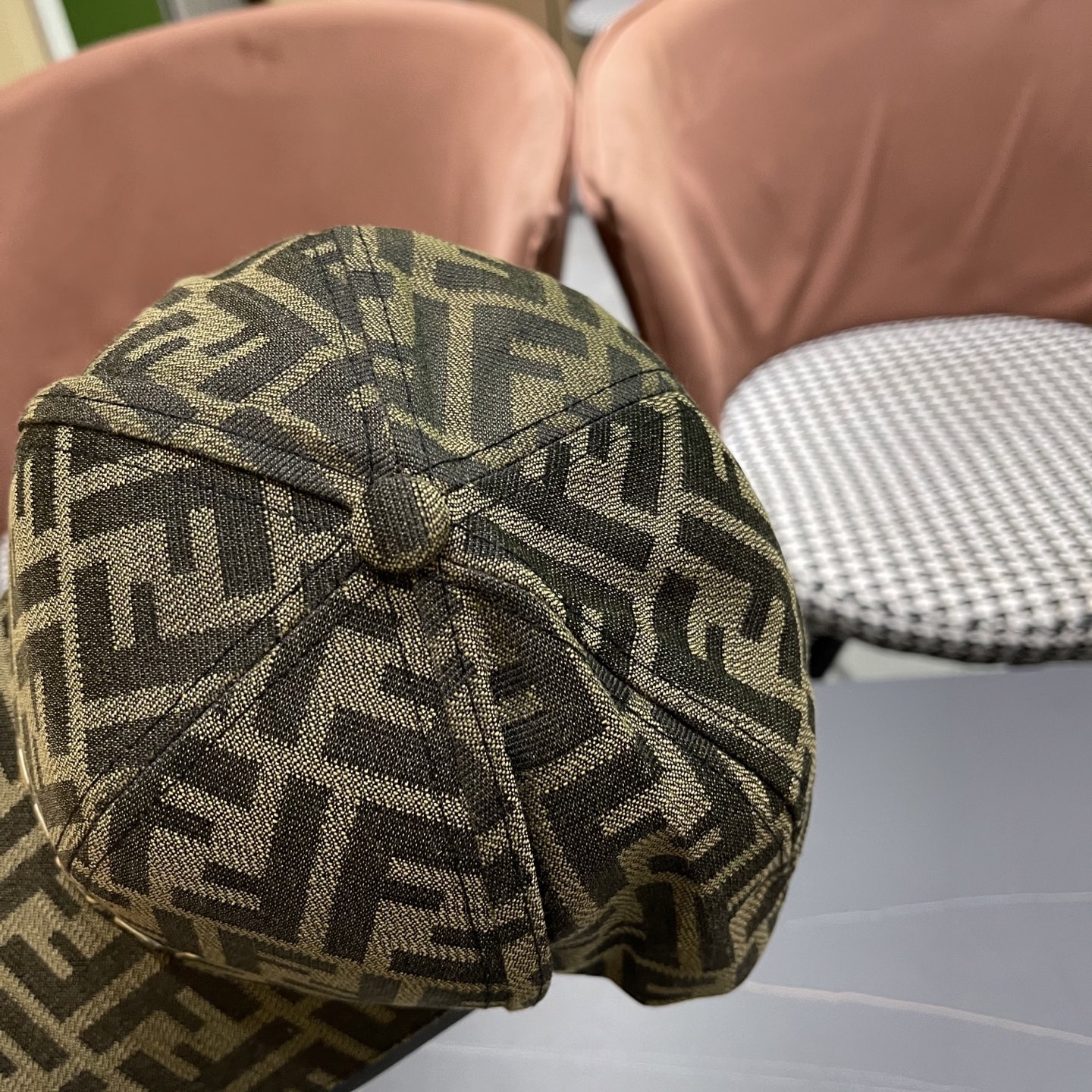  Fendi（芬迪）新款原单棒球帽， 双F提花，专柜常年热卖11开模订制轻盈透气！质量超赞，基础头围56