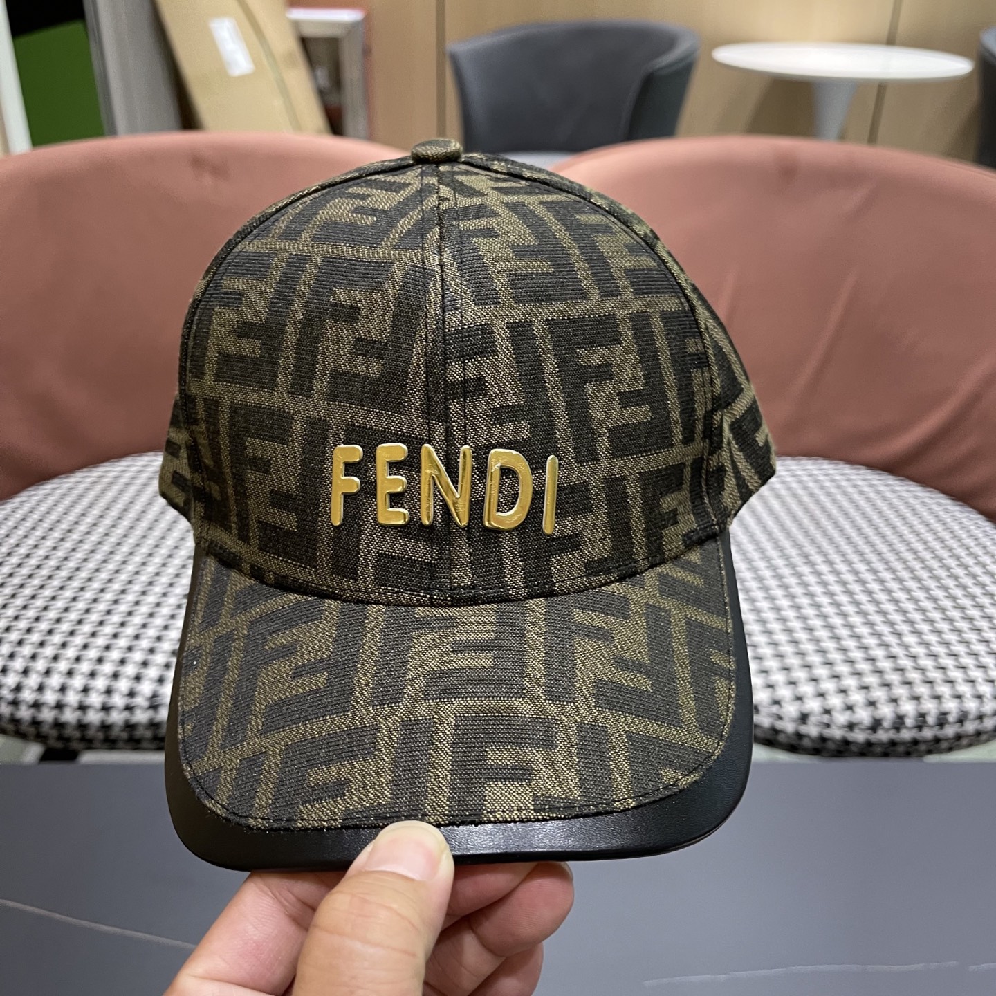  Fendi（芬迪）新款原单棒球帽， 双F提花，专柜常年热卖11开模订制轻盈透气！质量超赞，基础头围56