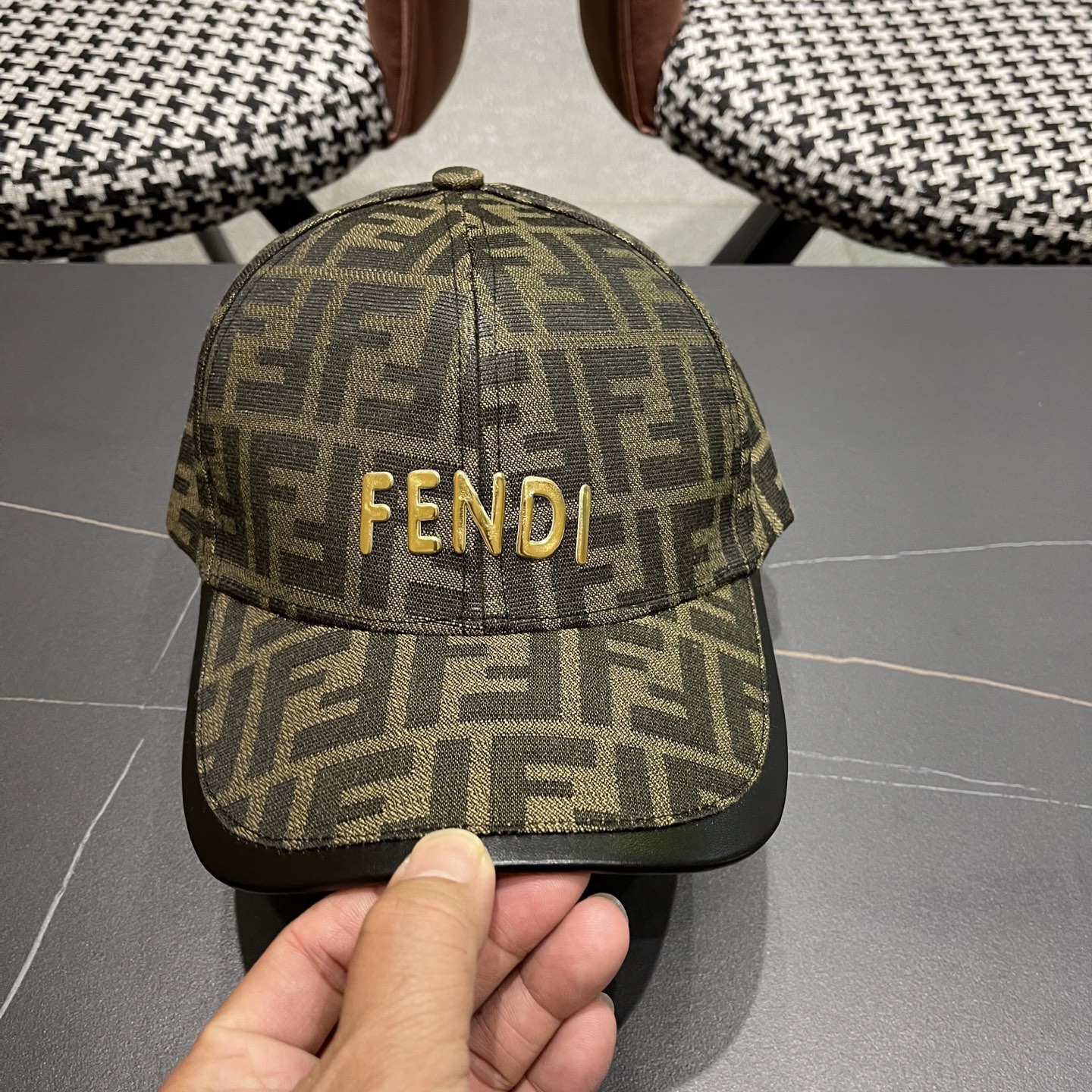  Fendi（芬迪）新款原单棒球帽， 双F提花，专柜常年热卖11开模订制轻盈透气！质量超赞，基础头围56