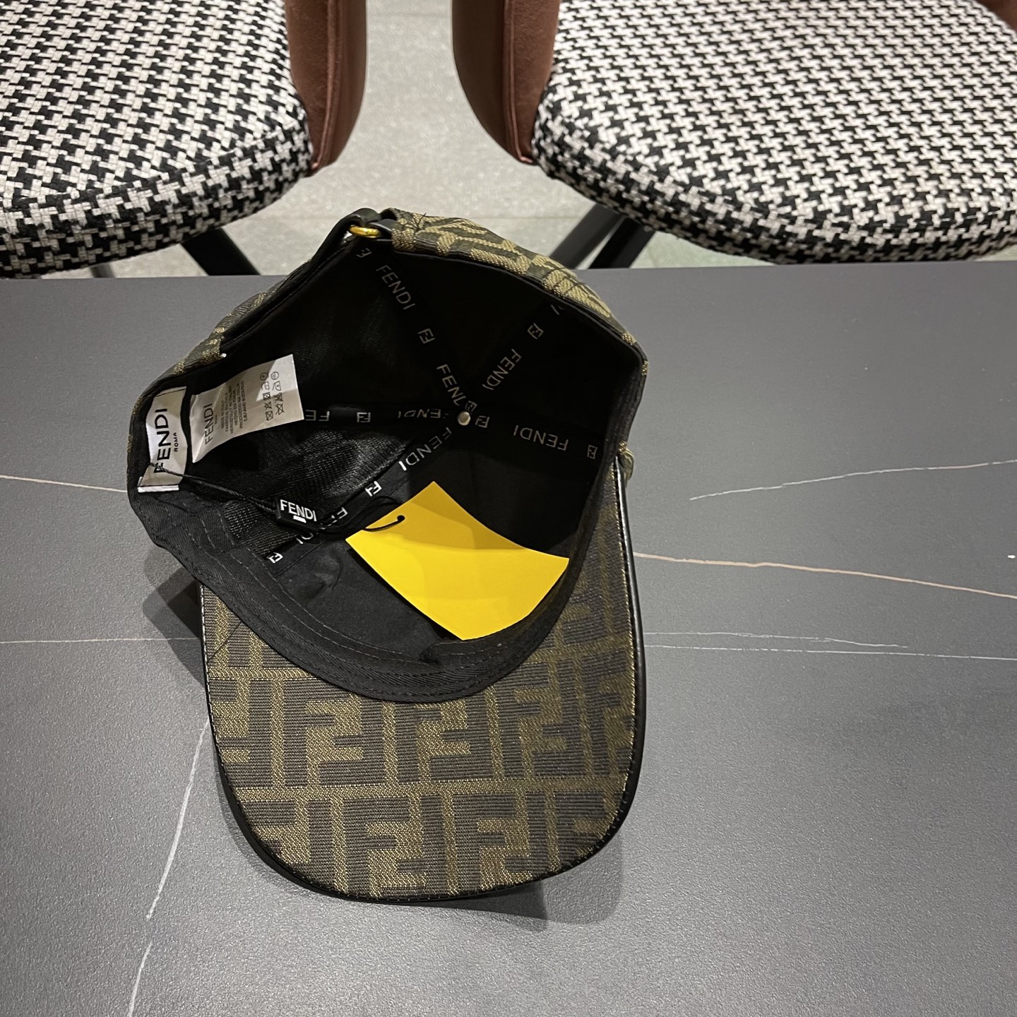  Fendi（芬迪）新款原单棒球帽， 双F提花，专柜常年热卖11开模订制轻盈透气！质量超赞，基础头围56