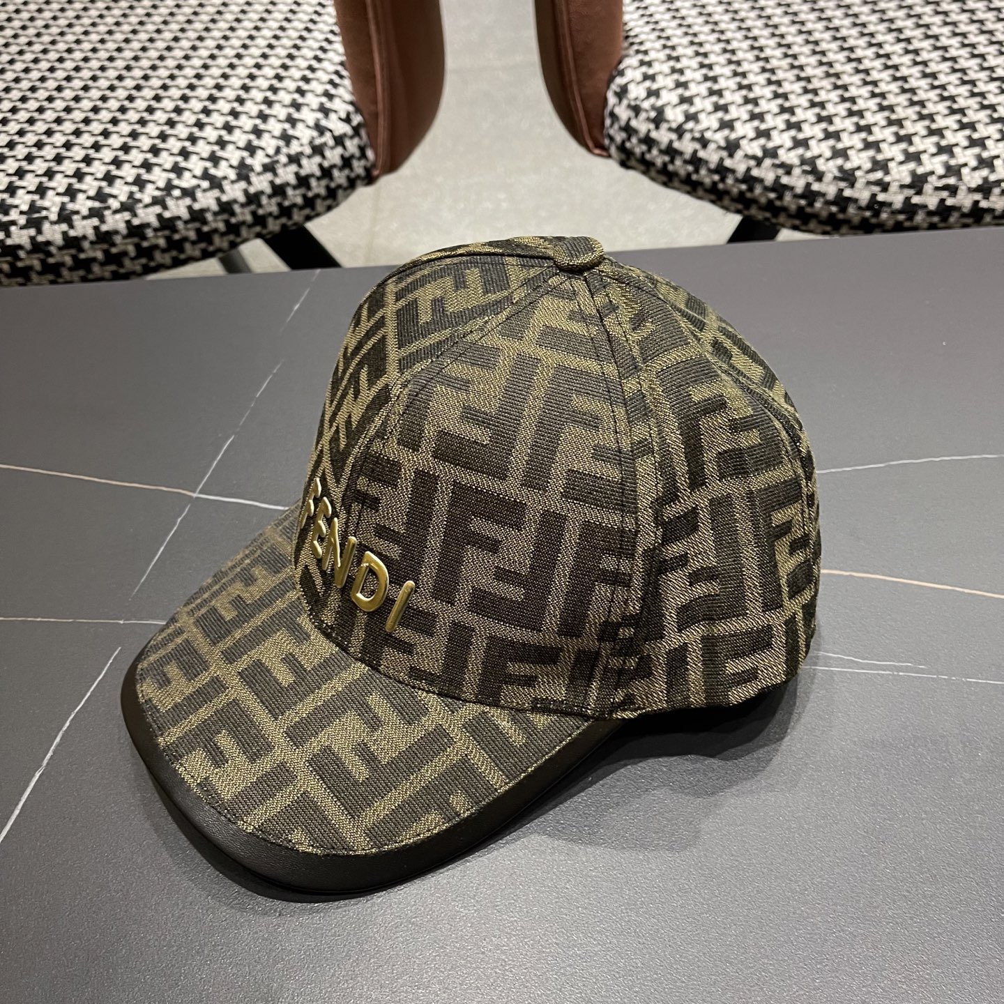  Fendi（芬迪）新款原单棒球帽， 双F提花，专柜常年热卖11开模订制轻盈透气！质量超赞，基础头围56