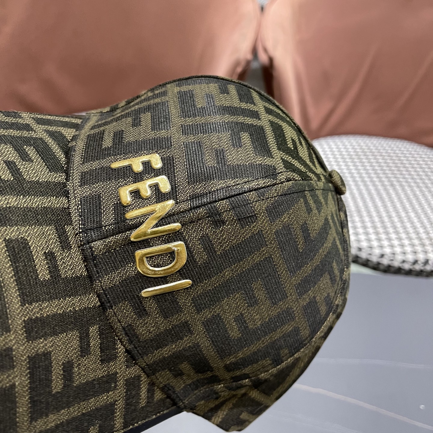  Fendi（芬迪）新款原单棒球帽， 双F提花，专柜常年热卖11开模订制轻盈透气！质量超赞，基础头围56