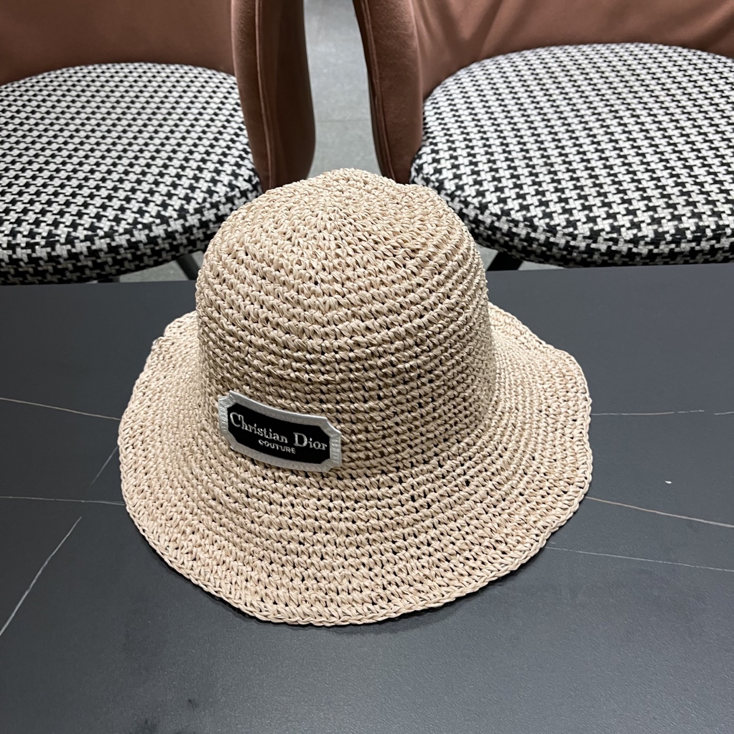  迪奥Dior 2025新款遮阳草帽女夏天海边度假可折叠太阳帽品脸小，手工编织草编渔夫帽子