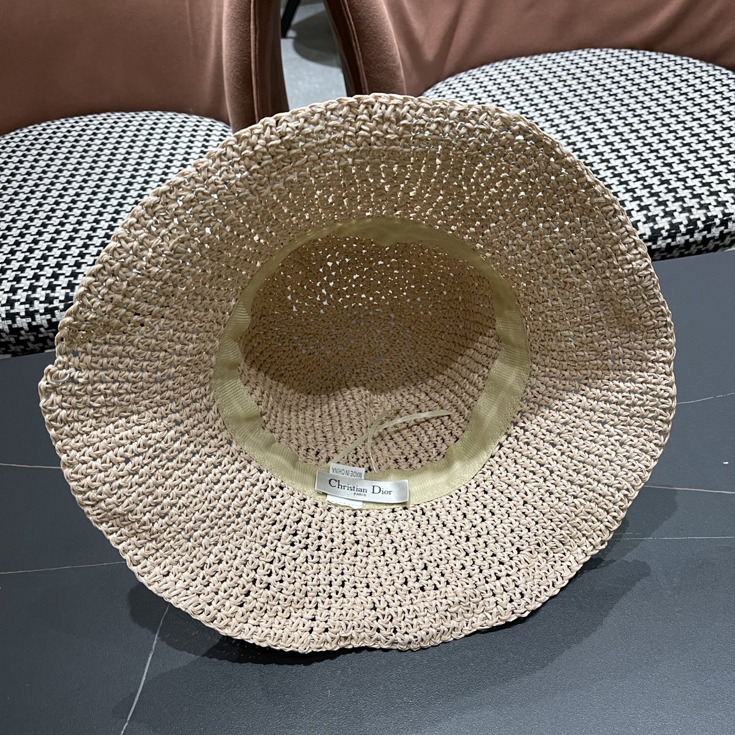  迪奥Dior 2025新款遮阳草帽女夏天海边度假可折叠太阳帽品脸小，手工编织草编渔夫帽子