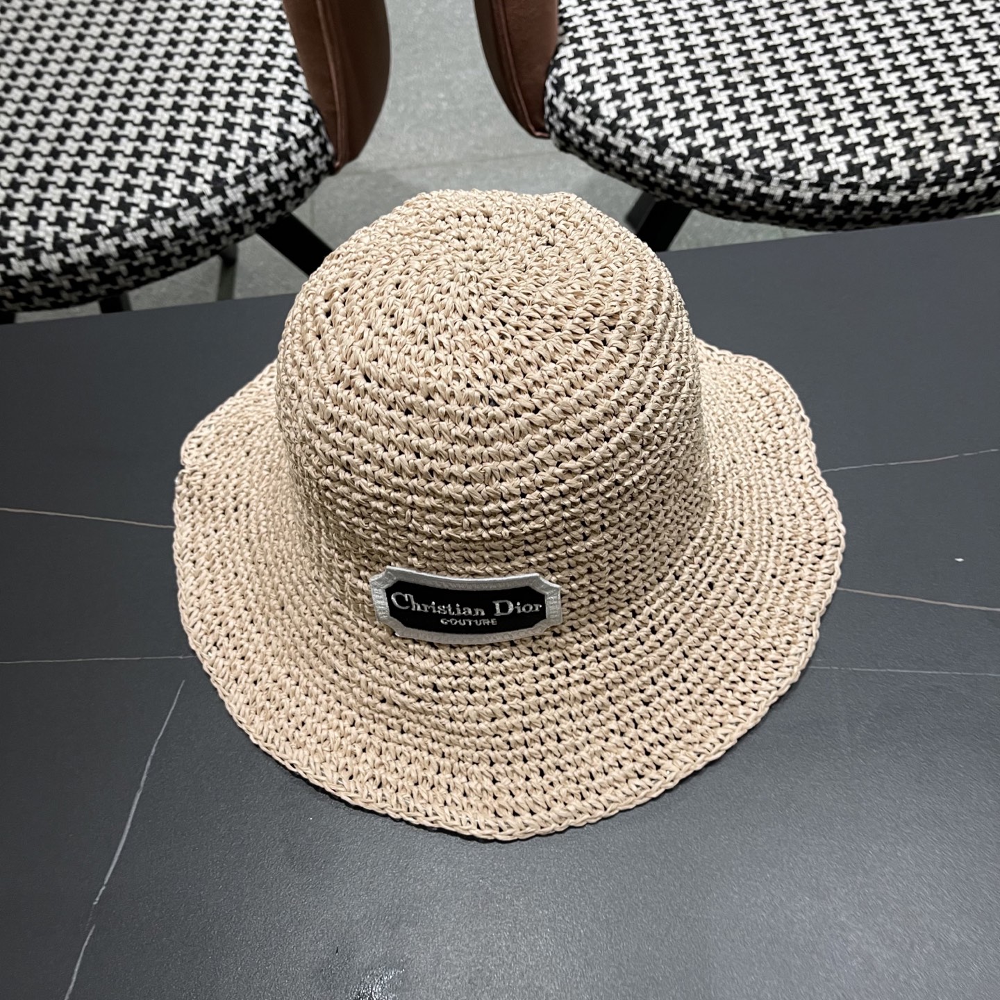  迪奥Dior 2025新款遮阳草帽女夏天海边度假可折叠太阳帽品脸小，手工编织草编渔夫帽子