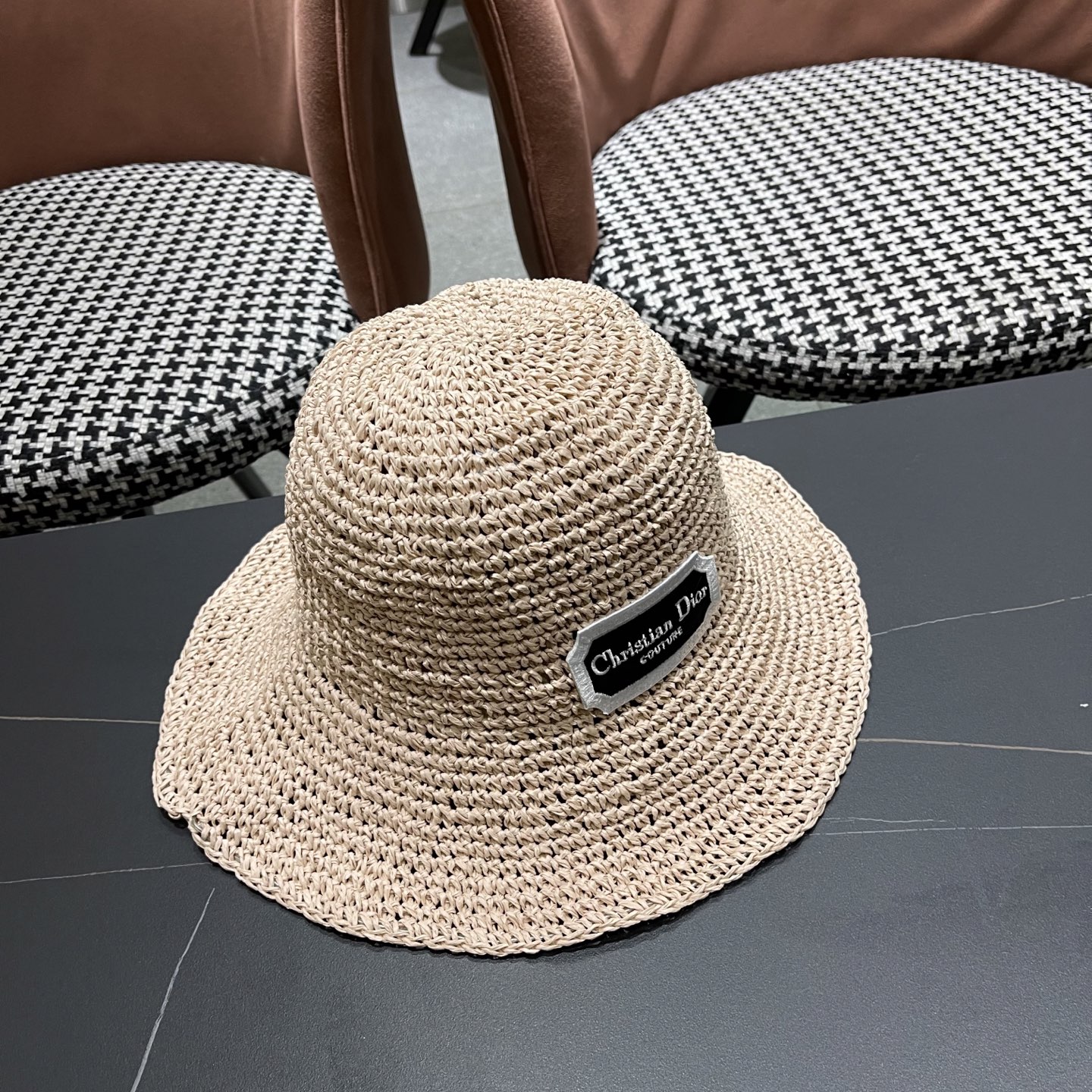  迪奥Dior 2025新款遮阳草帽女夏天海边度假可折叠太阳帽品脸小，手工编织草编渔夫帽子