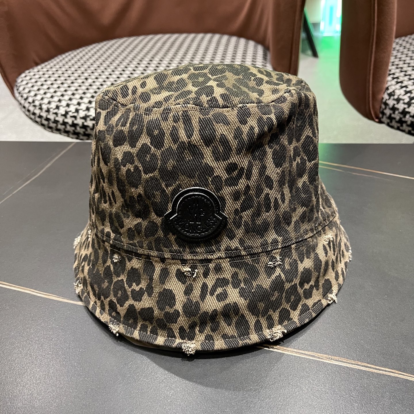 NO:344790,Moncler leopard print fisherman hat women 2025 spring and autumn new Japanese retro ripped bucket bucket hat bare face versatile small basin hat hat straw hat fisherman hat baseball hat, hat, Moncler, espadrilles, hats蒙口Moncler豹纹渔夫帽女2025春秋新款日系复古破洞水桶桶帽素颜百搭显脸小盆帽帽子草帽渔夫帽棒球帽,帽子,Moncler,espadrilles,hats,hat