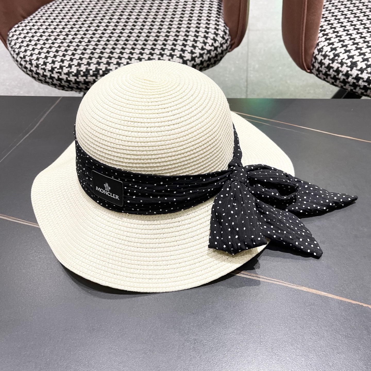  蒙口Moncler仙女风波浪型帽檐蝴蝶结草帽女夏季忿帽遮阳防晒
渔夫帽度假沙滩帽