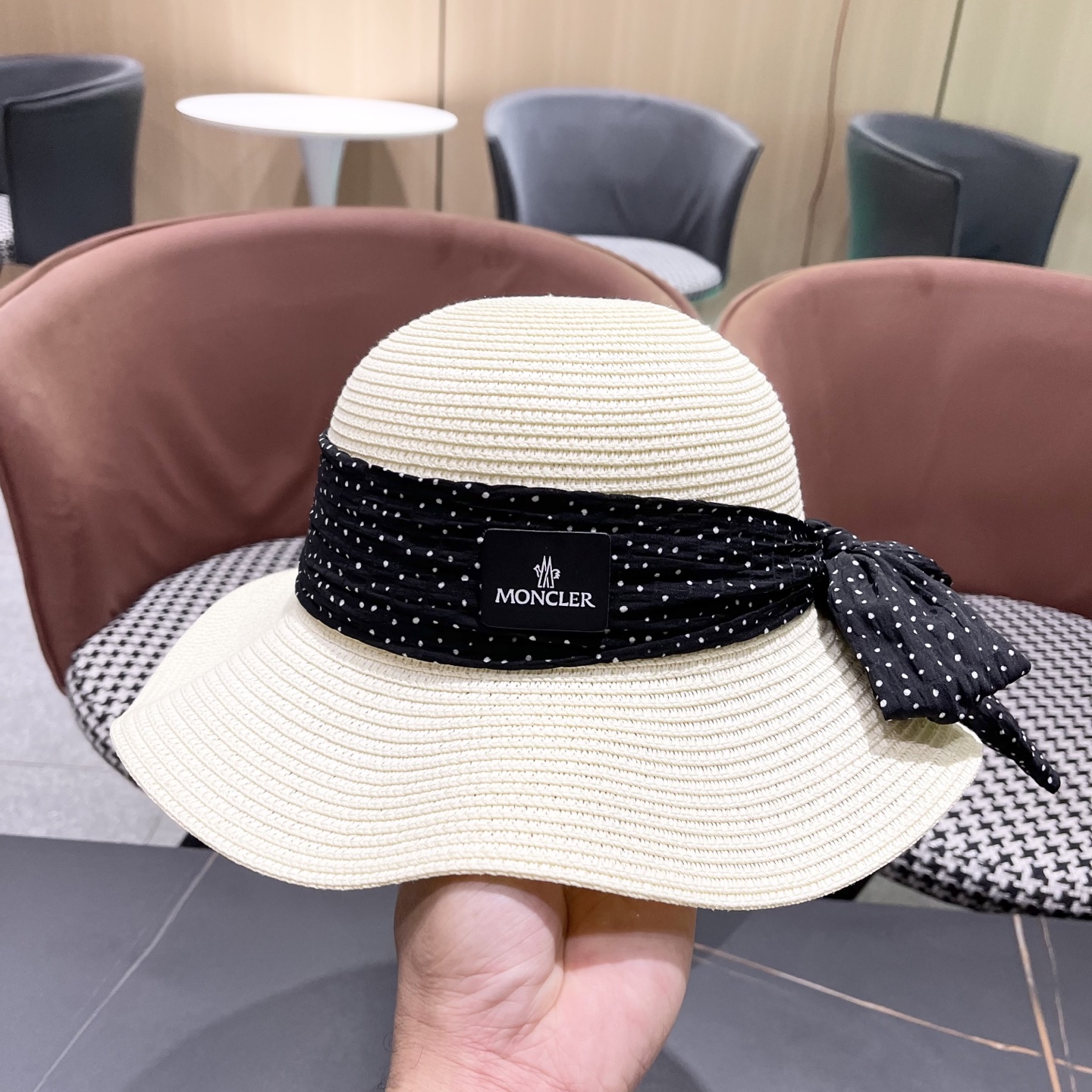  蒙口Moncler仙女风波浪型帽檐蝴蝶结草帽女夏季忿帽遮阳防晒
渔夫帽度假沙滩帽