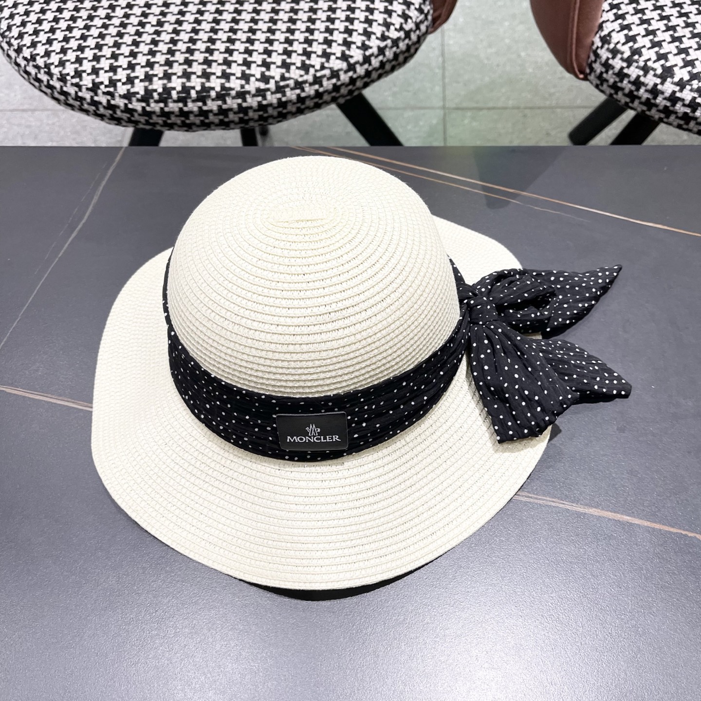  蒙口Moncler仙女风波浪型帽檐蝴蝶结草帽女夏季忿帽遮阳防晒
渔夫帽度假沙滩帽