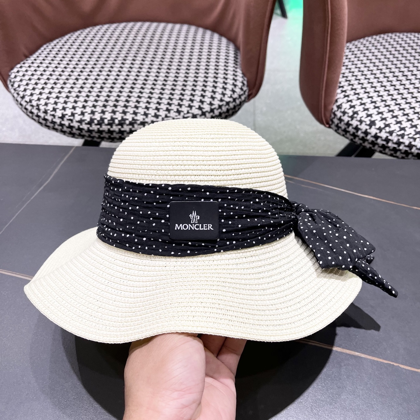  蒙口Moncler仙女风波浪型帽檐蝴蝶结草帽女夏季忿帽遮阳防晒
渔夫帽度假沙滩帽