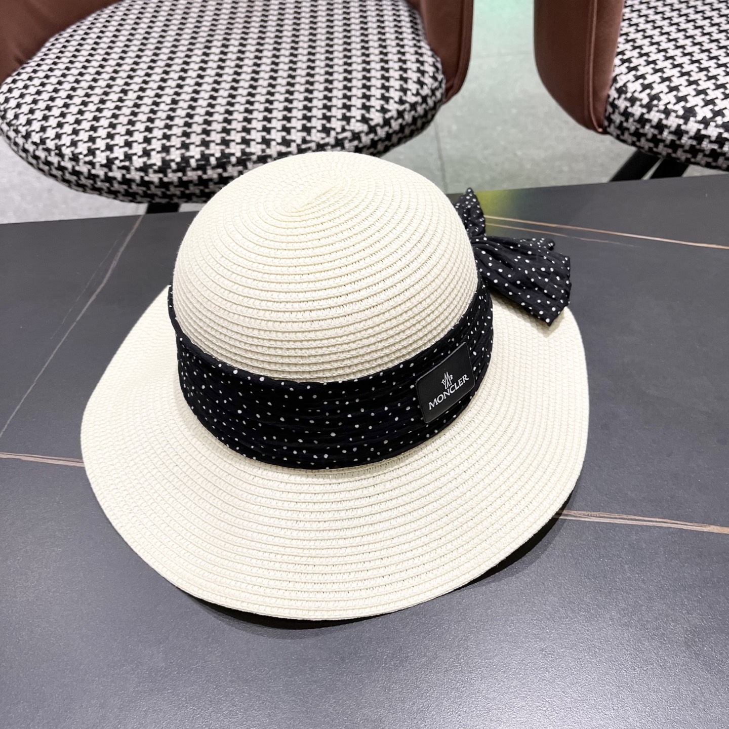  蒙口Moncler仙女风波浪型帽檐蝴蝶结草帽女夏季忿帽遮阳防晒
渔夫帽度假沙滩帽
