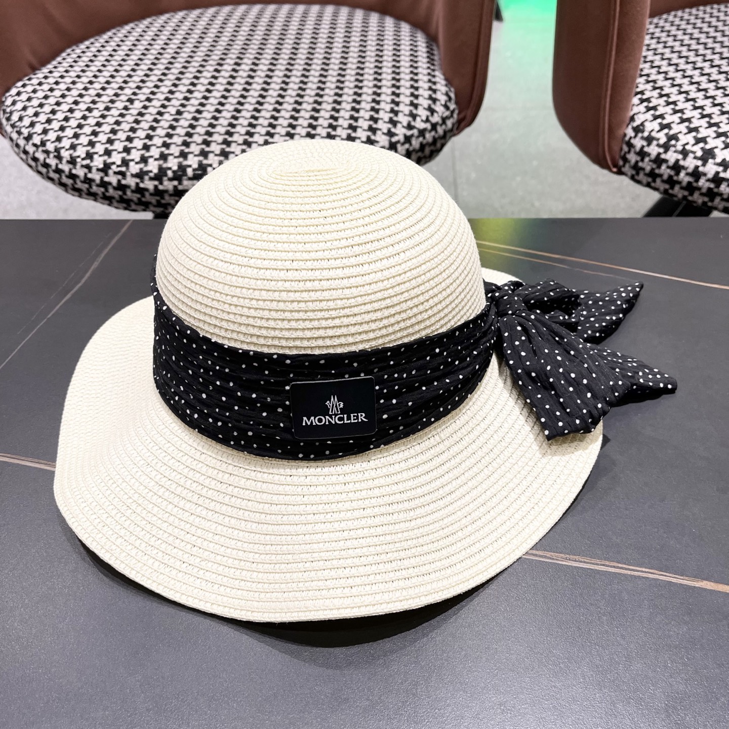  蒙口Moncler仙女风波浪型帽檐蝴蝶结草帽女夏季忿帽遮阳防晒
渔夫帽度假沙滩帽