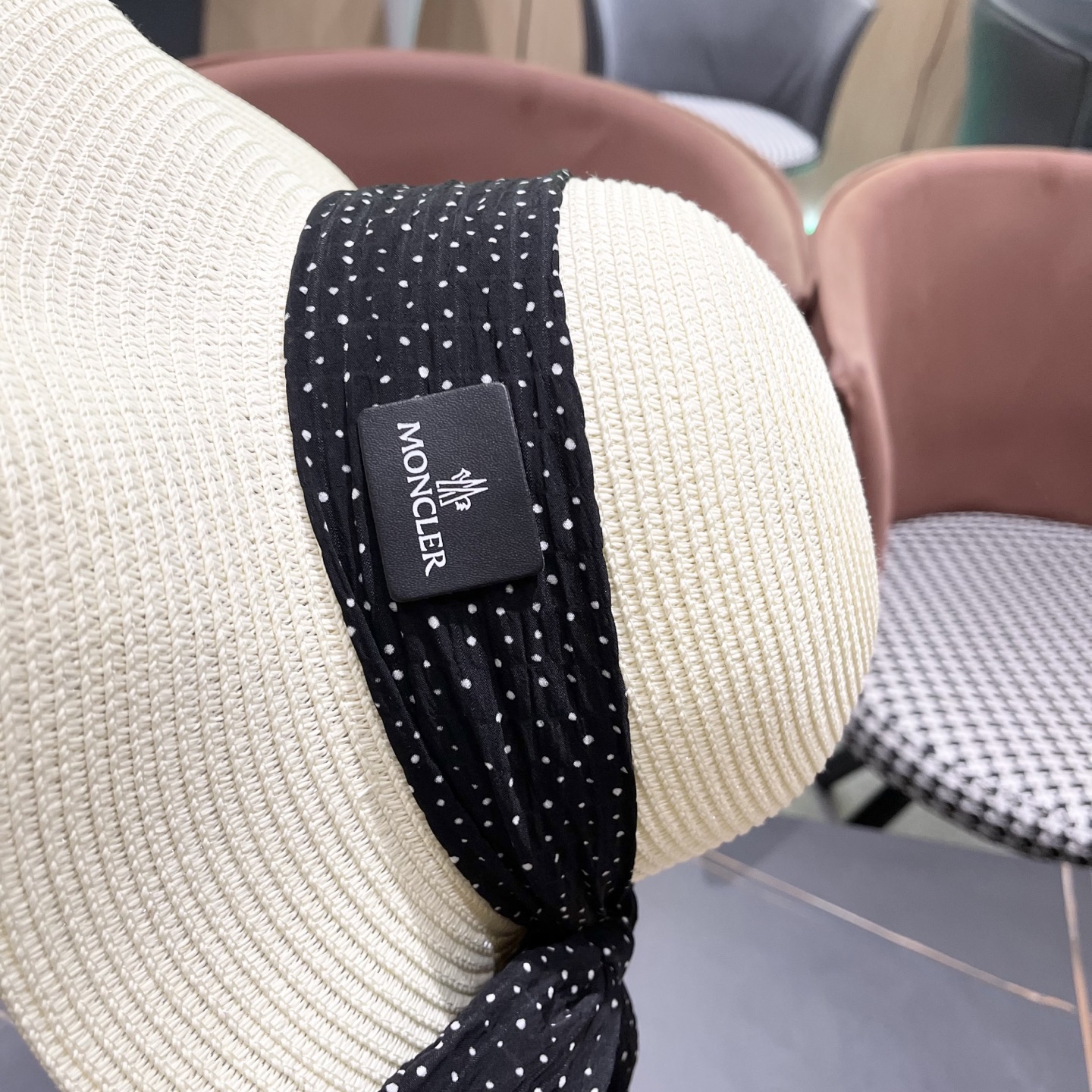  蒙口Moncler仙女风波浪型帽檐蝴蝶结草帽女夏季忿帽遮阳防晒
渔夫帽度假沙滩帽