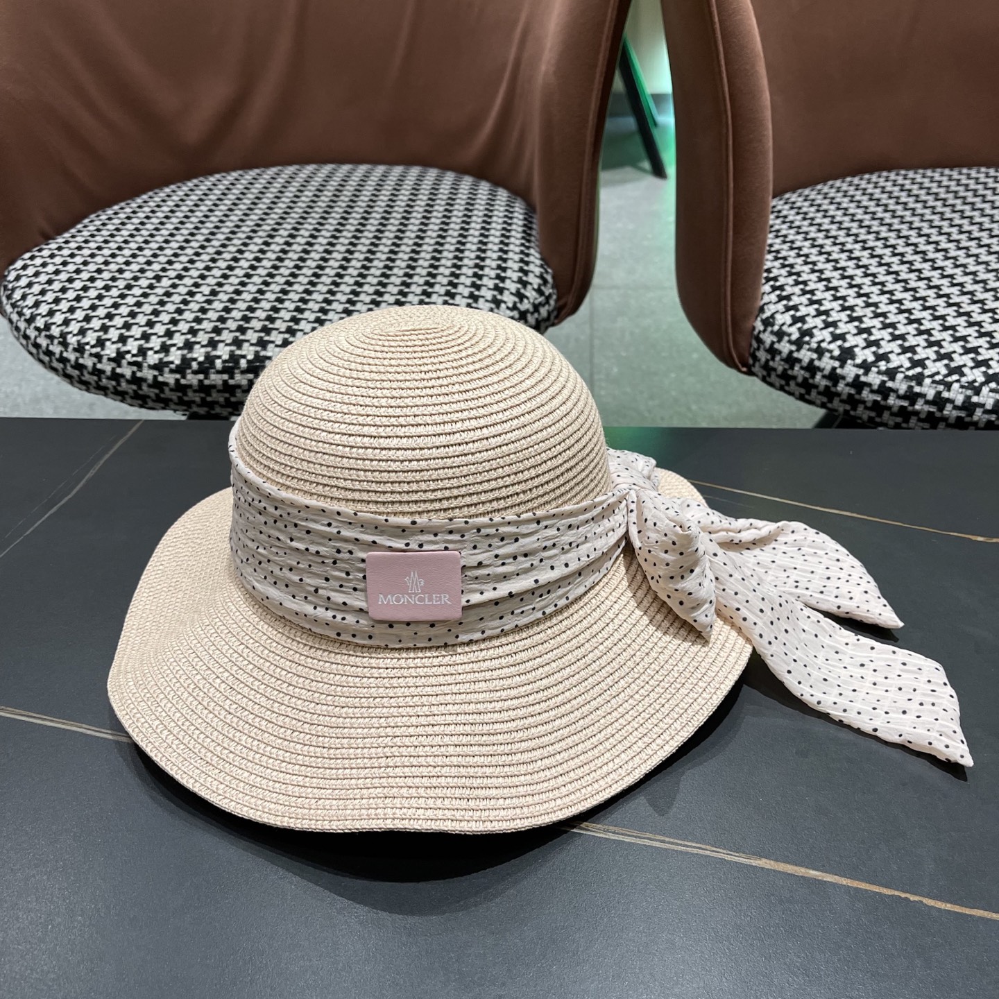  蒙口Moncler仙女风波浪型帽檐蝴蝶结草帽女夏季忿帽遮阳防晒
渔夫帽度假沙滩帽
