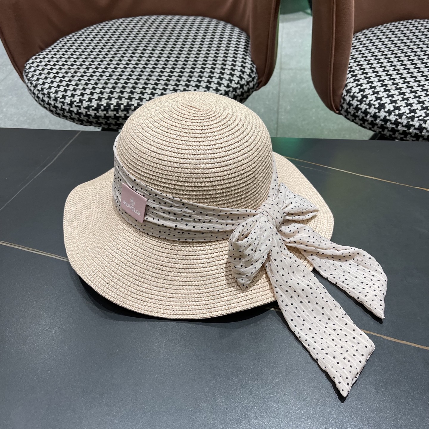  蒙口Moncler仙女风波浪型帽檐蝴蝶结草帽女夏季忿帽遮阳防晒
渔夫帽度假沙滩帽