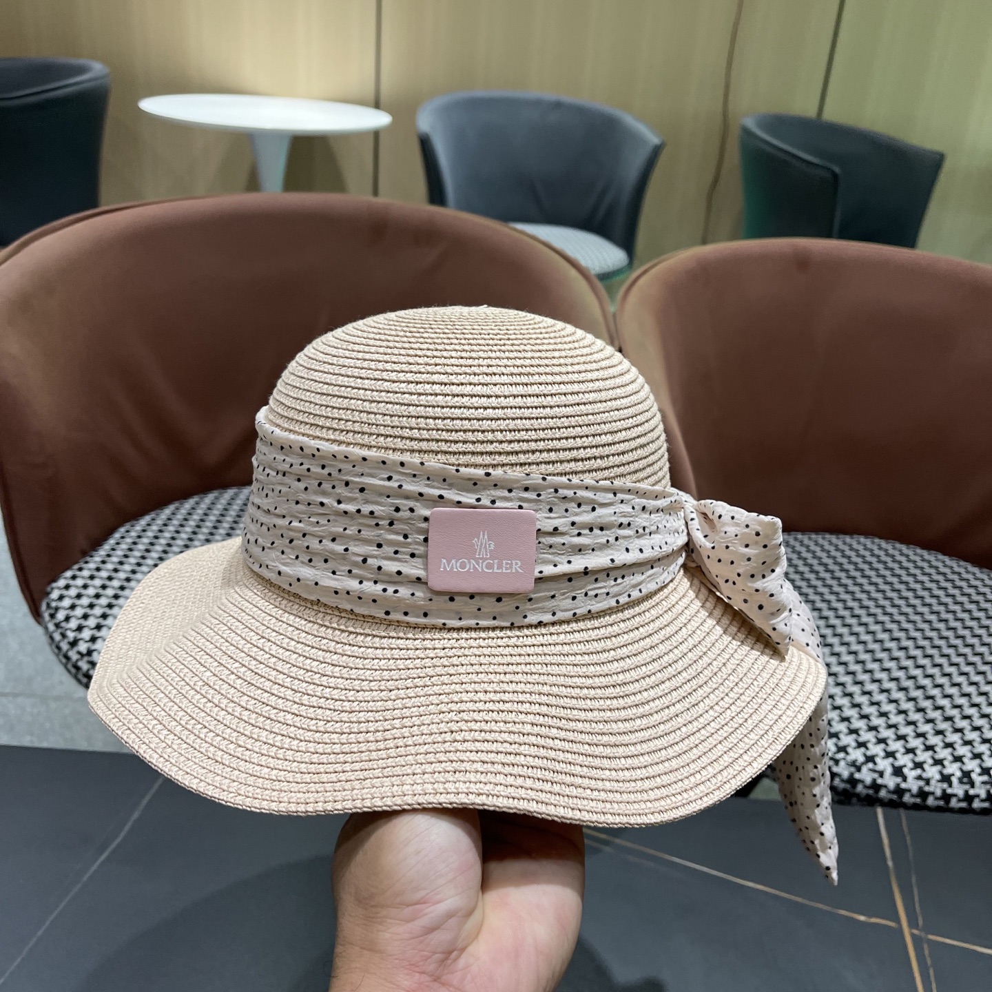  蒙口Moncler仙女风波浪型帽檐蝴蝶结草帽女夏季忿帽遮阳防晒
渔夫帽度假沙滩帽