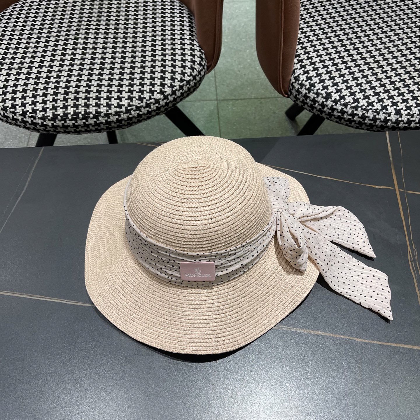  蒙口Moncler仙女风波浪型帽檐蝴蝶结草帽女夏季忿帽遮阳防晒
渔夫帽度假沙滩帽