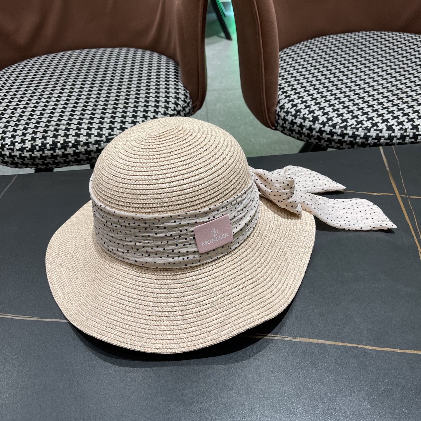  蒙口Moncler仙女风波浪型帽檐蝴蝶结草帽女夏季忿帽遮阳防晒
渔夫帽度假沙滩帽