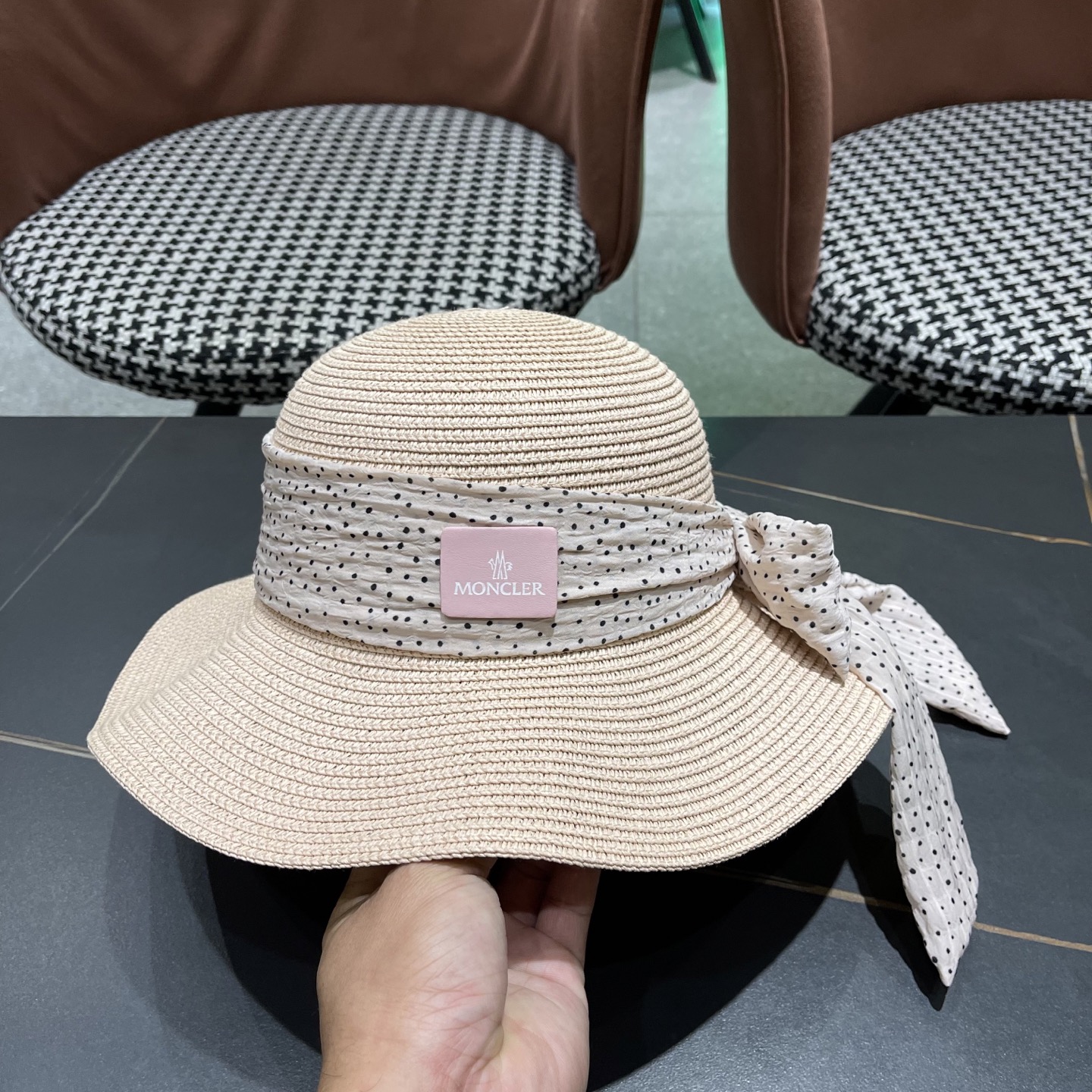  蒙口Moncler仙女风波浪型帽檐蝴蝶结草帽女夏季忿帽遮阳防晒
渔夫帽度假沙滩帽