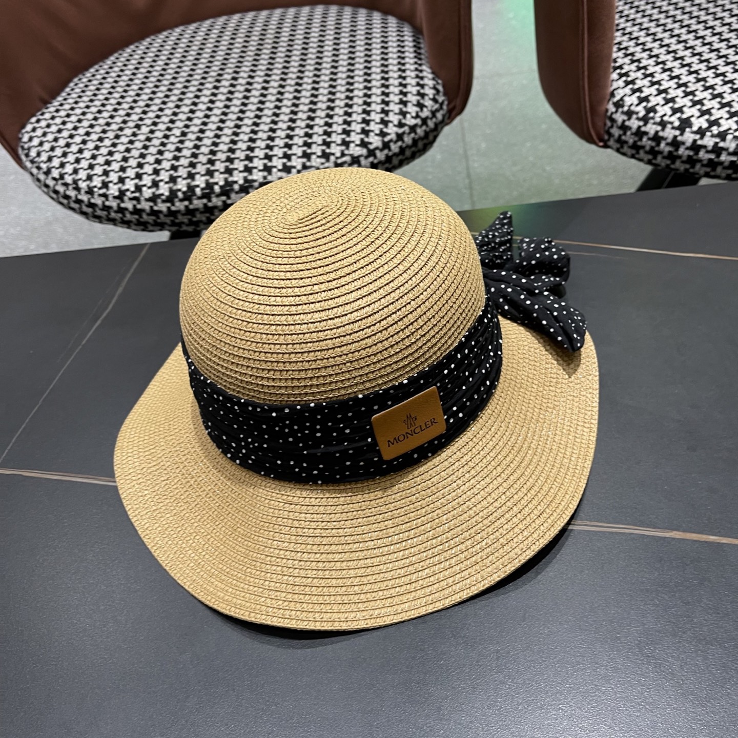 蒙口Moncler仙女风波浪型帽檐蝴蝶结草帽女夏季忿帽遮阳防晒
渔夫帽度假沙滩帽