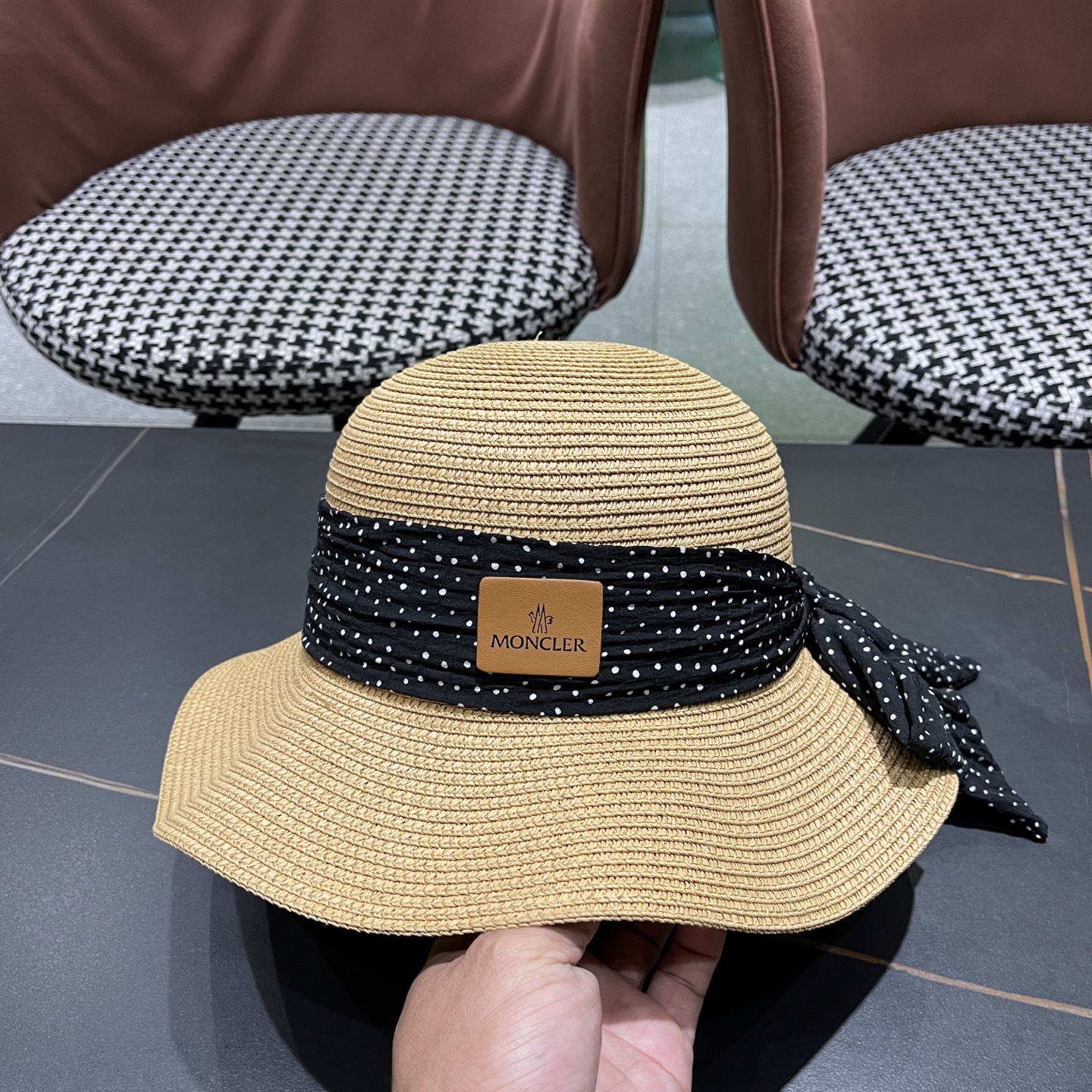  蒙口Moncler仙女风波浪型帽檐蝴蝶结草帽女夏季忿帽遮阳防晒
渔夫帽度假沙滩帽