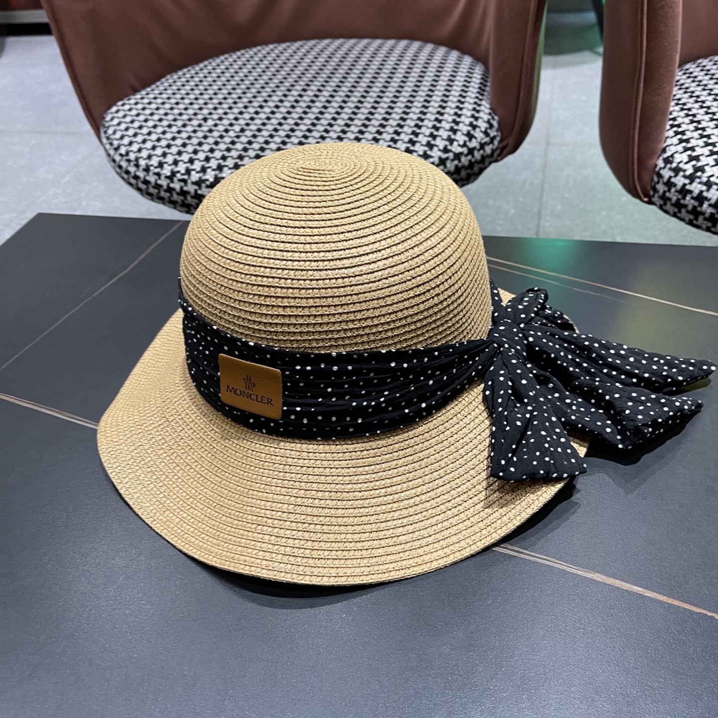  蒙口Moncler仙女风波浪型帽檐蝴蝶结草帽女夏季忿帽遮阳防晒
渔夫帽度假沙滩帽