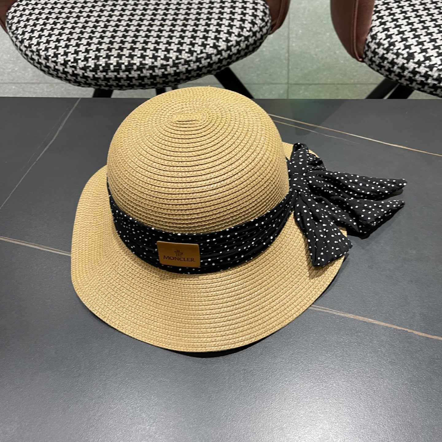  蒙口Moncler仙女风波浪型帽檐蝴蝶结草帽女夏季忿帽遮阳防晒
渔夫帽度假沙滩帽