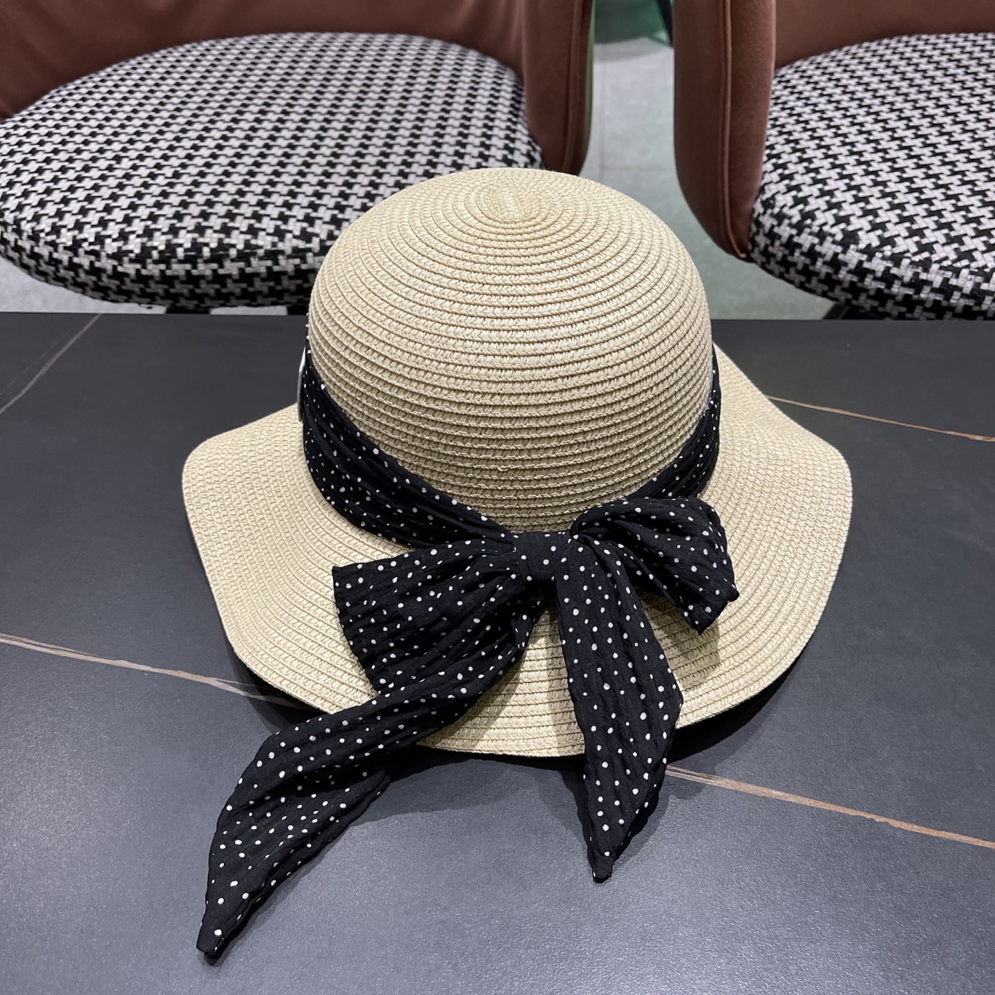  蒙口Moncler仙女风波浪型帽檐蝴蝶结草帽女夏季忿帽遮阳防晒
渔夫帽度假沙滩帽