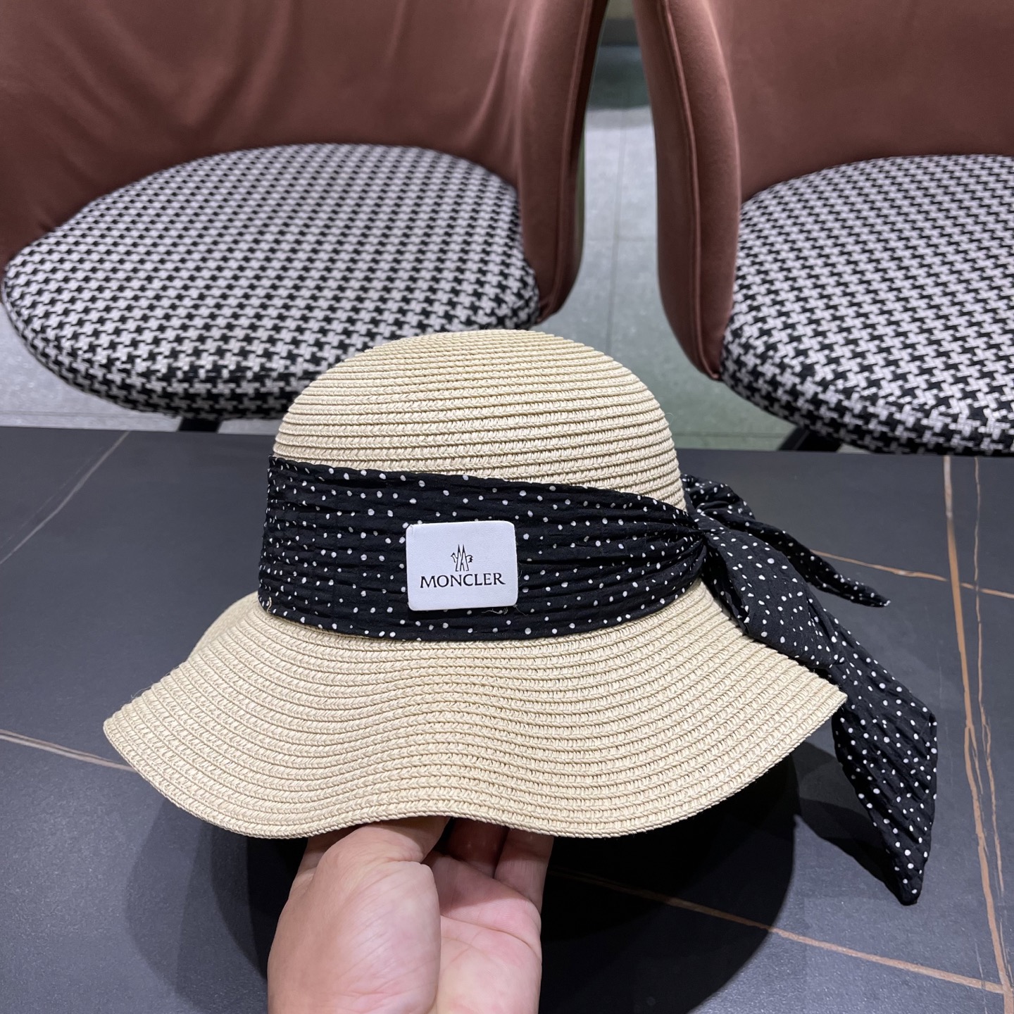  蒙口Moncler仙女风波浪型帽檐蝴蝶结草帽女夏季忿帽遮阳防晒
渔夫帽度假沙滩帽