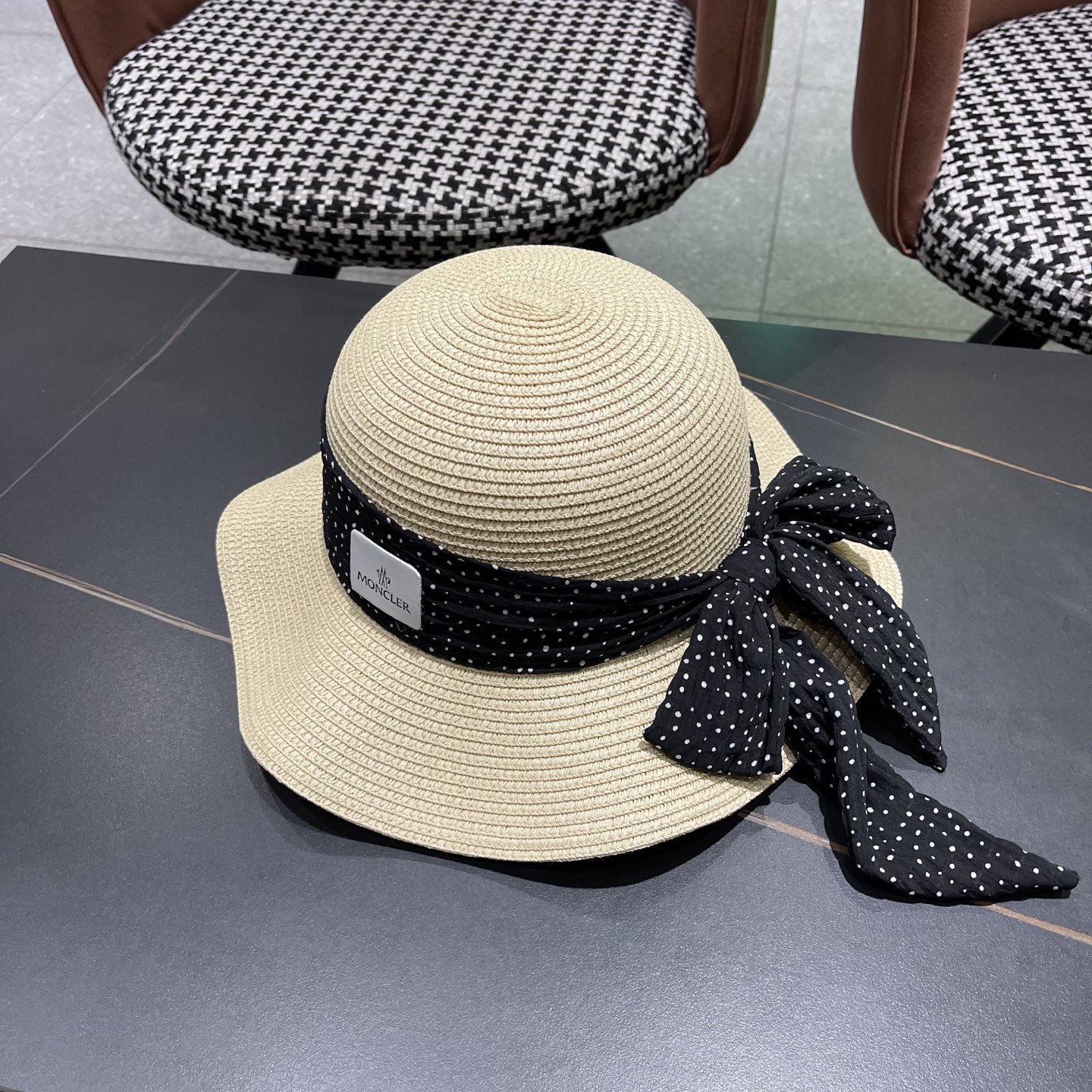  蒙口Moncler仙女风波浪型帽檐蝴蝶结草帽女夏季忿帽遮阳防晒
渔夫帽度假沙滩帽