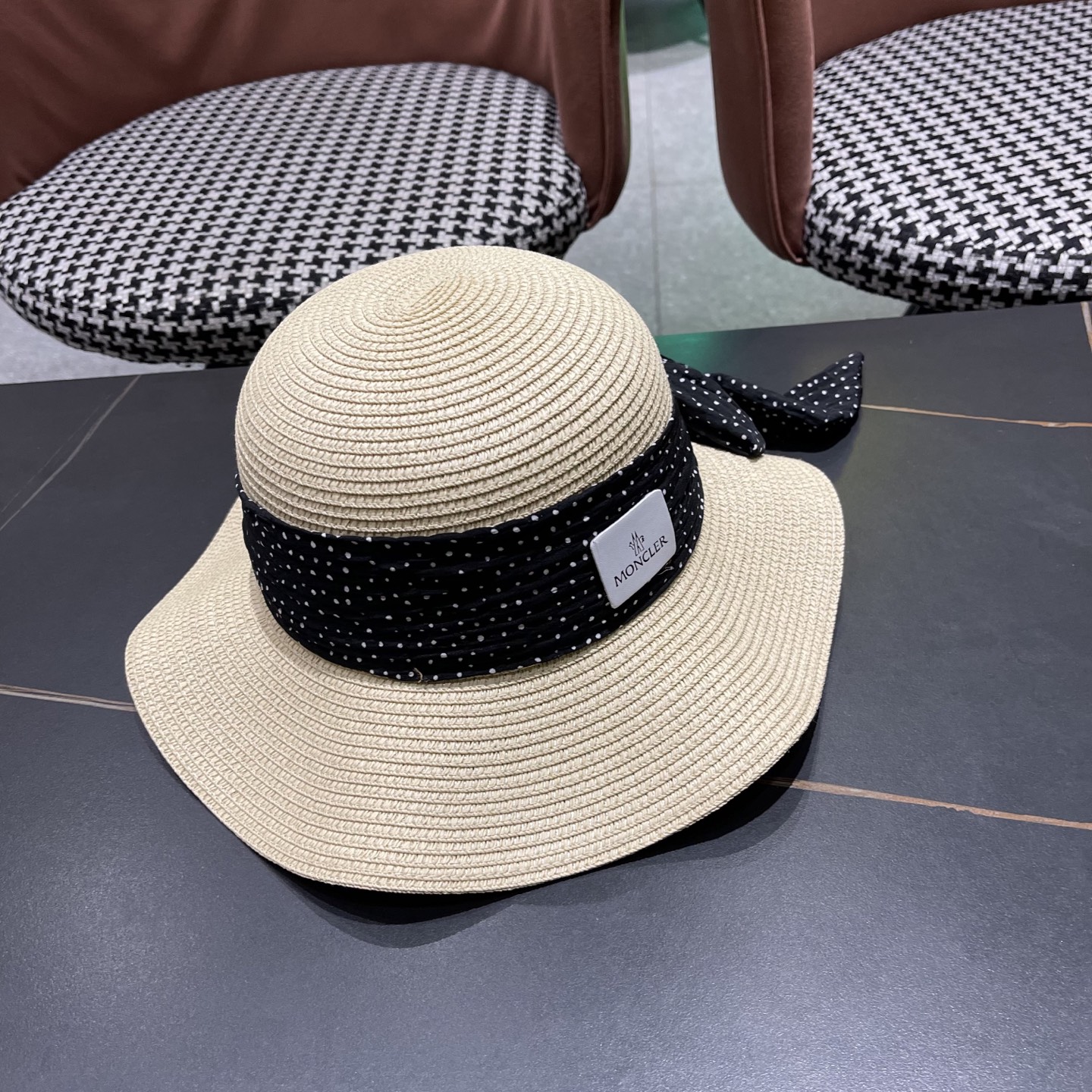  蒙口Moncler仙女风波浪型帽檐蝴蝶结草帽女夏季忿帽遮阳防晒
渔夫帽度假沙滩帽