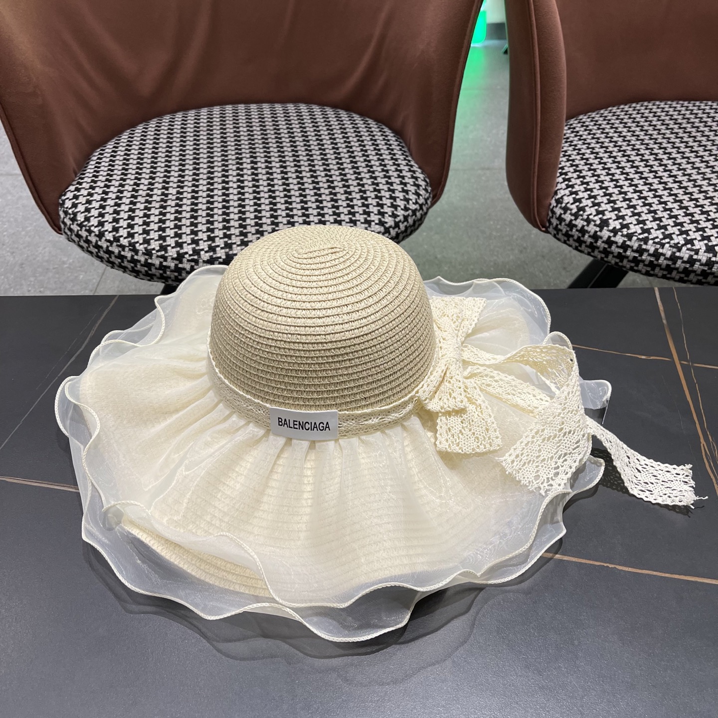  新品Balenciaga巴黎世家法式波浪边沙滩帽子时尚休闲百搭出游太阳帽可折
叠海边防晒大帽檐