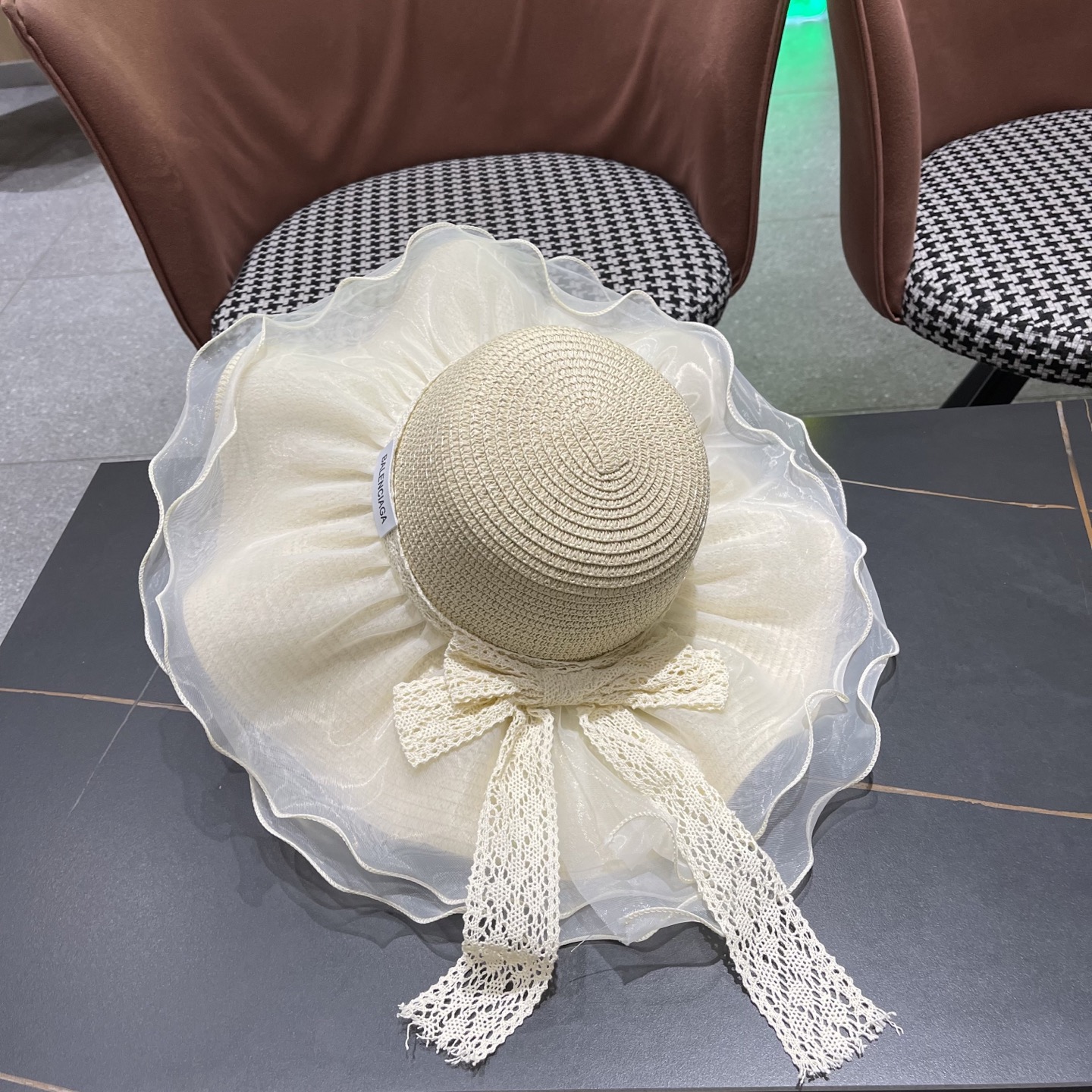  新品Balenciaga巴黎世家法式波浪边沙滩帽子时尚休闲百搭出游太阳帽可折
叠海边防晒大帽檐