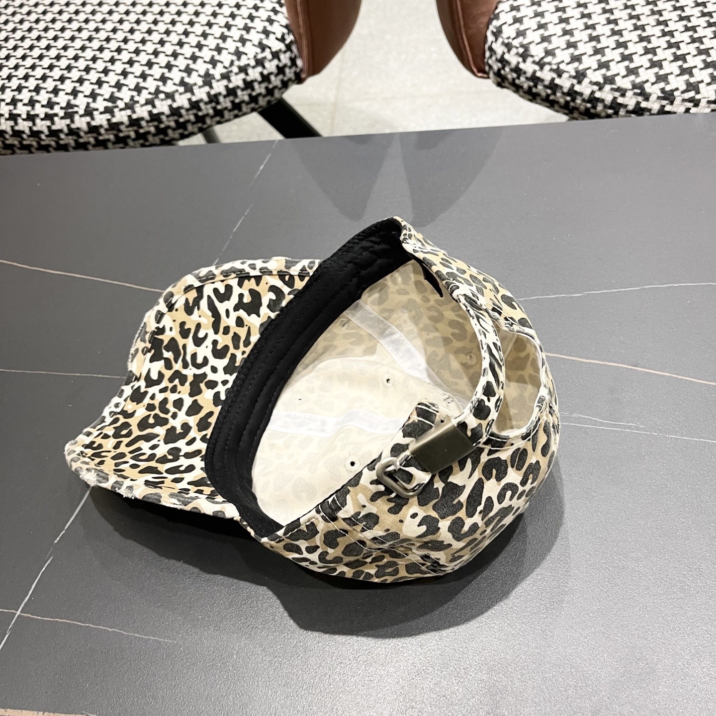  Lv路易威登豹纹鸭舌帽女士夏季2025新款破洞帽子复古大头国显脸小防晒棒球帽