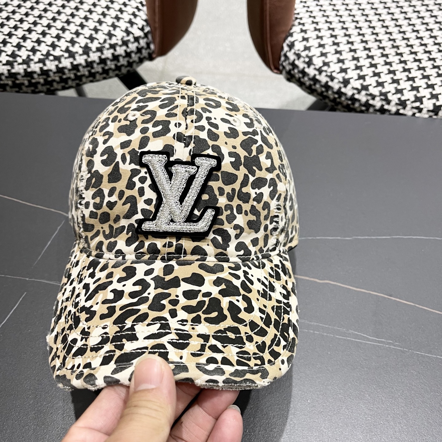  Lv路易威登豹纹鸭舌帽女士夏季2025新款破洞帽子复古大头国显脸小防晒棒球帽