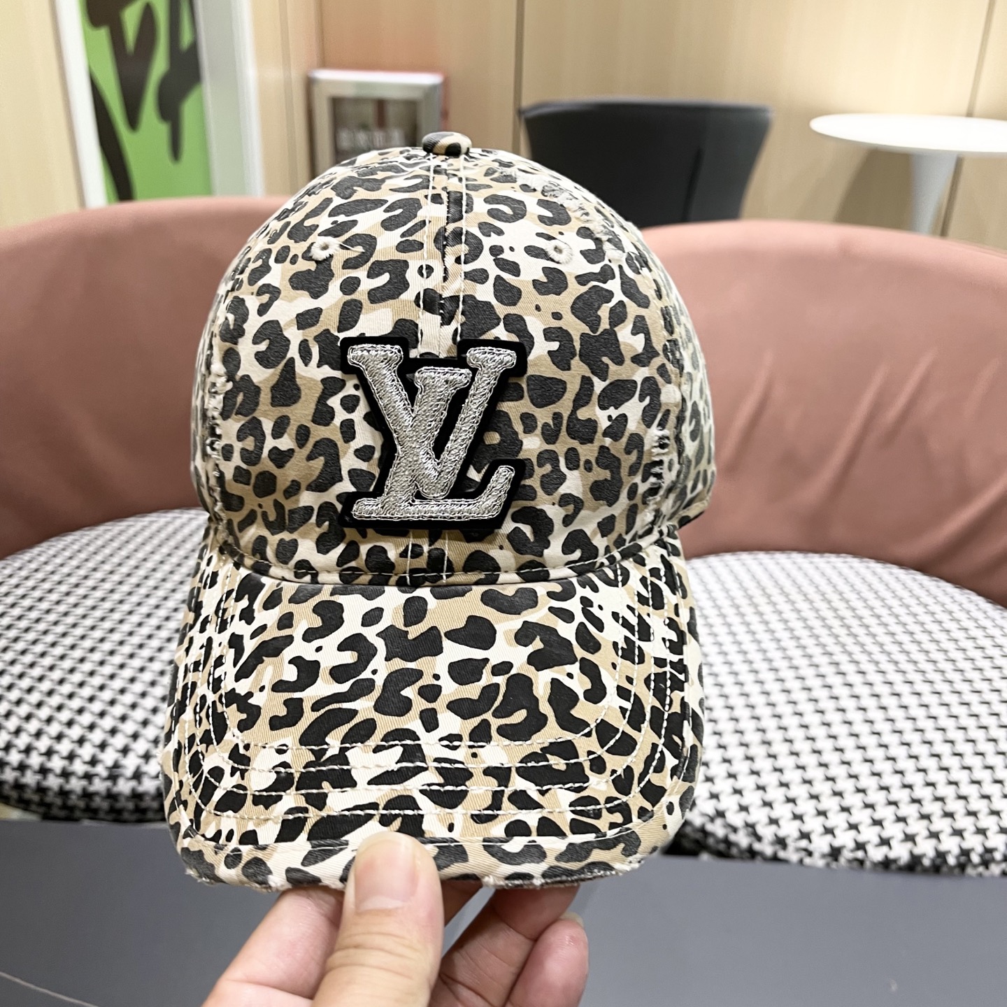  Lv路易威登豹纹鸭舌帽女士夏季2025新款破洞帽子复古大头国显脸小防晒棒球帽