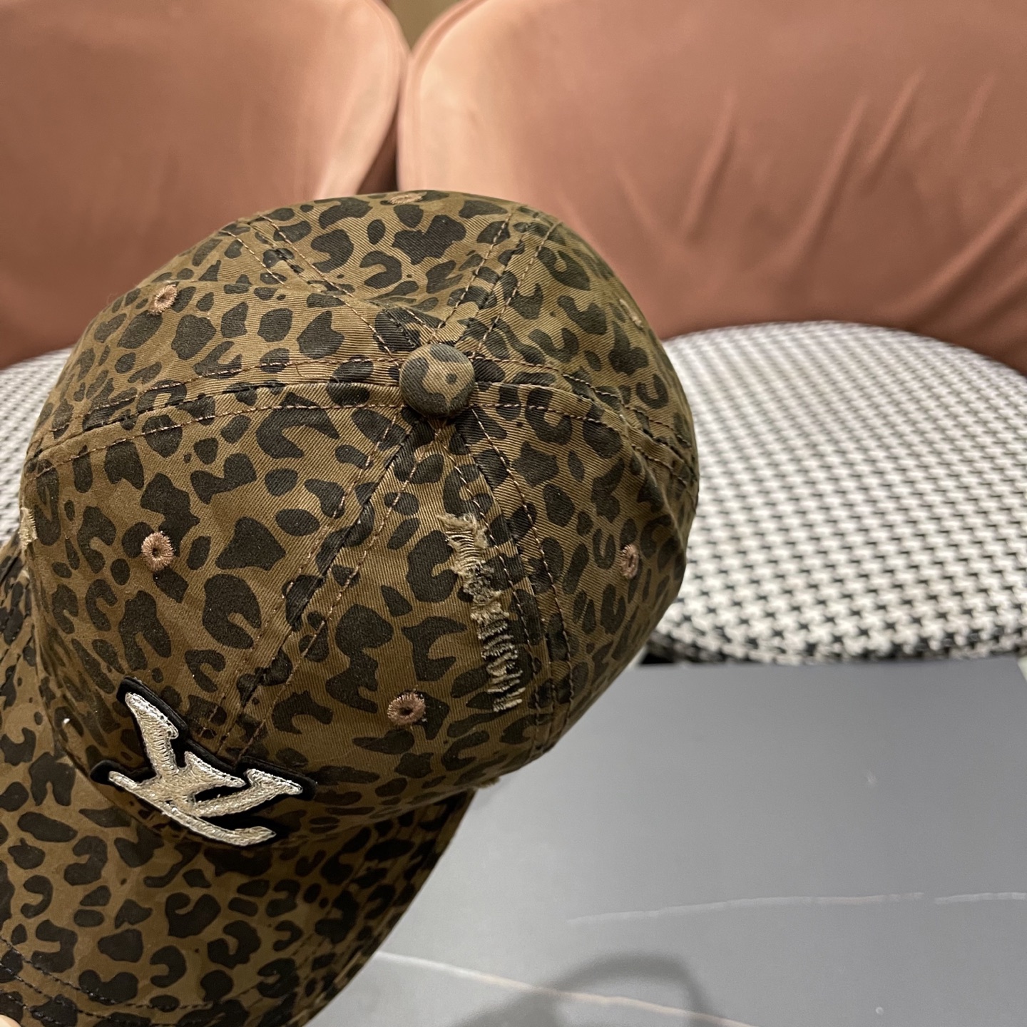  Lv路易威登豹纹鸭舌帽女士夏季2025新款破洞帽子复古大头国显脸小防晒棒球帽