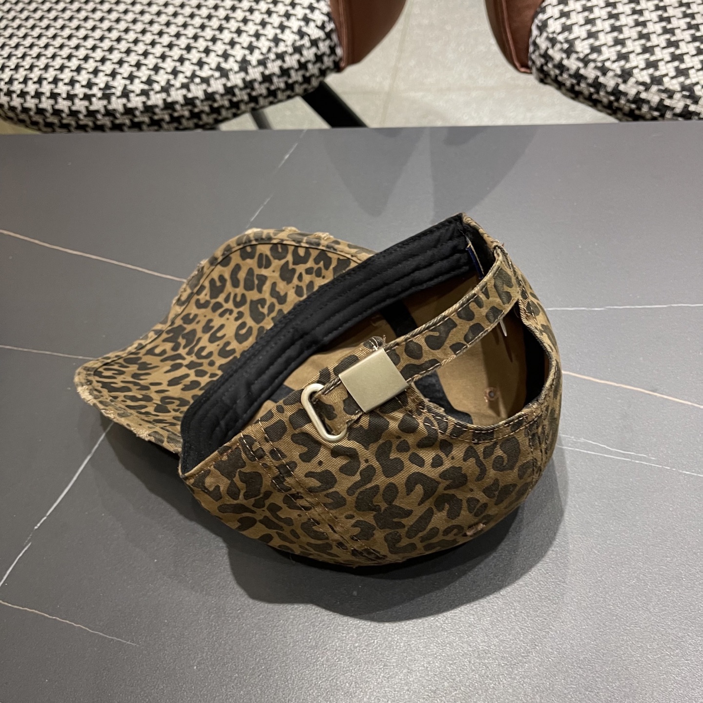  Lv路易威登豹纹鸭舌帽女士夏季2025新款破洞帽子复古大头国显脸小防晒棒球帽