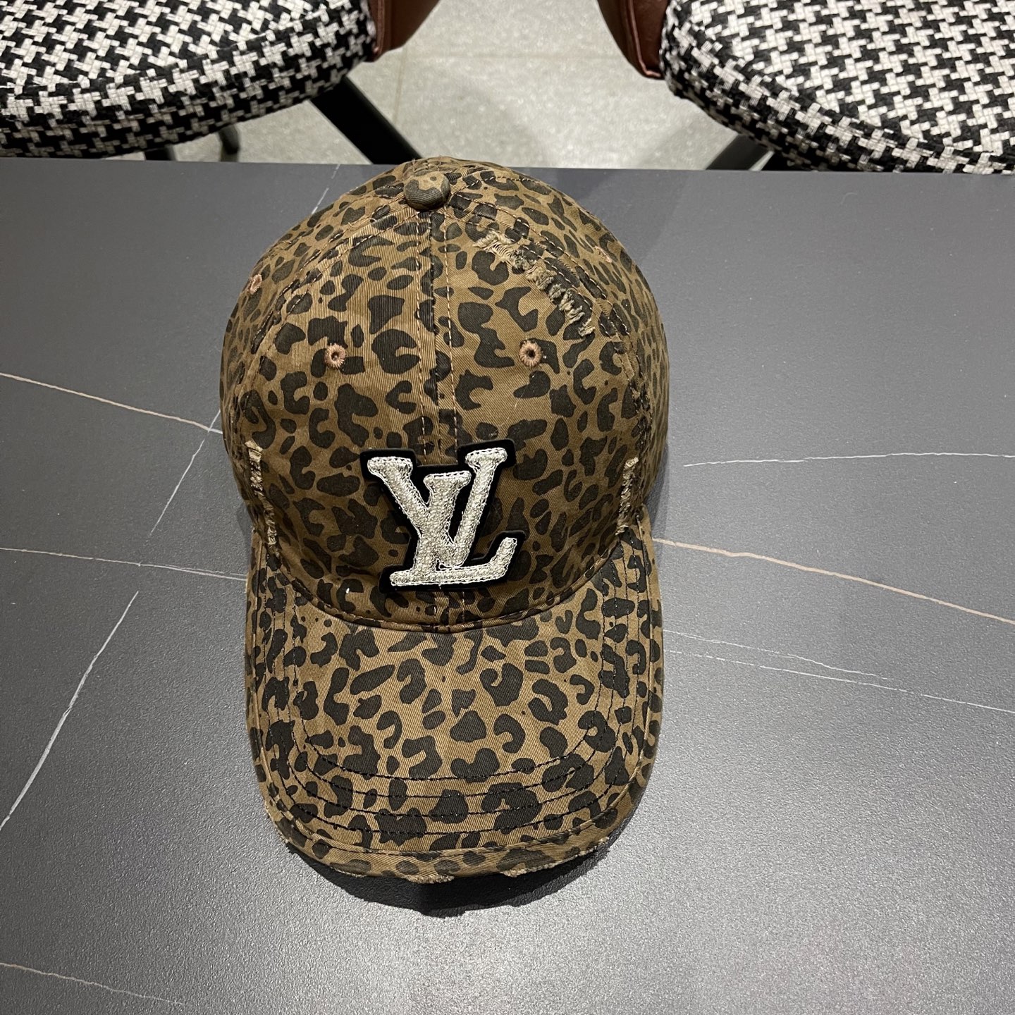  Lv路易威登豹纹鸭舌帽女士夏季2025新款破洞帽子复古大头国显脸小防晒棒球帽