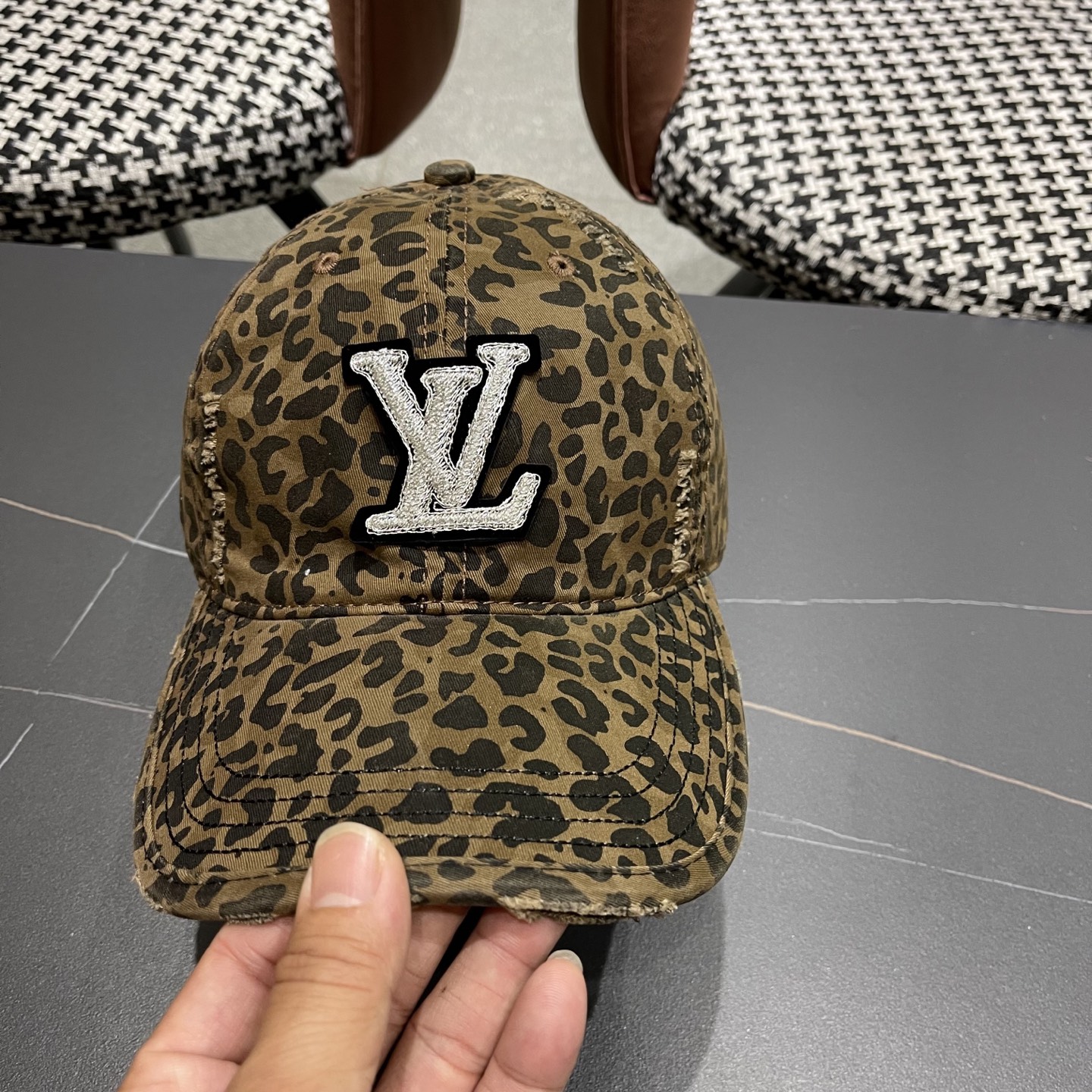  Lv路易威登豹纹鸭舌帽女士夏季2025新款破洞帽子复古大头国显脸小防晒棒球帽