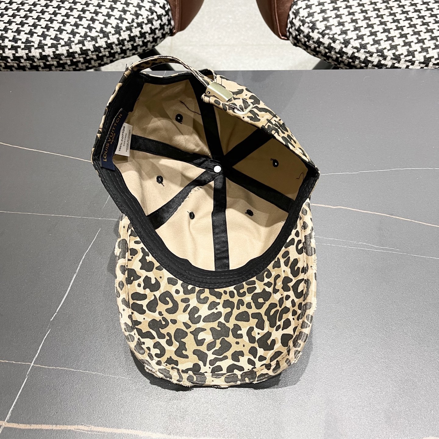  Lv路易威登豹纹鸭舌帽女士夏季2025新款破洞帽子复古大头国显脸小防晒棒球帽