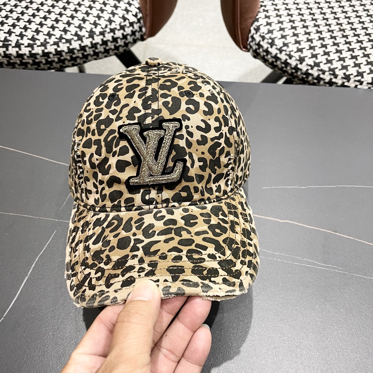  Lv路易威登豹纹鸭舌帽女士夏季2025新款破洞帽子复古大头国显脸小防晒棒球帽