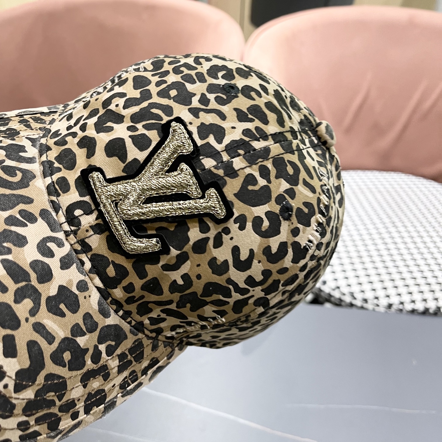  Lv路易威登豹纹鸭舌帽女士夏季2025新款破洞帽子复古大头国显脸小防晒棒球帽