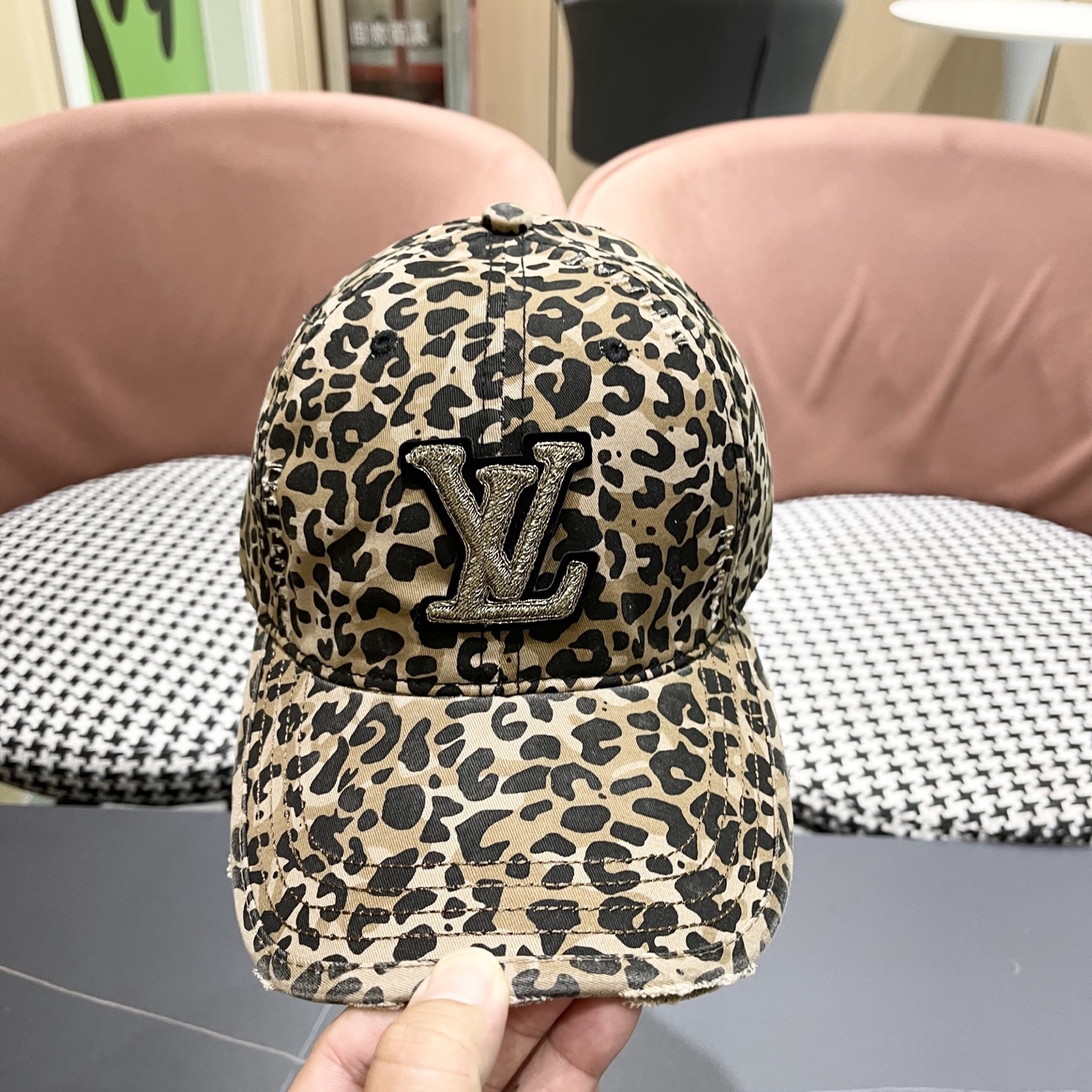  Lv路易威登豹纹鸭舌帽女士夏季2025新款破洞帽子复古大头国显脸小防晒棒球帽