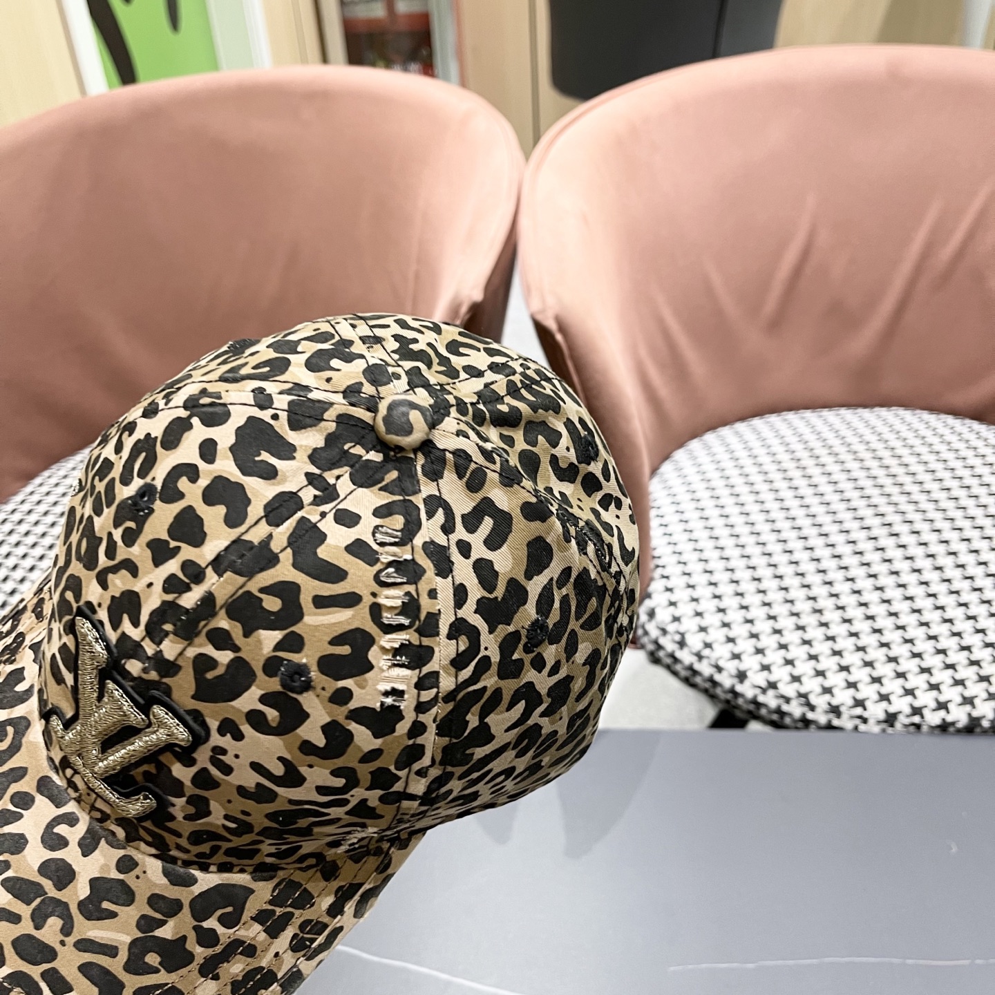  Lv路易威登豹纹鸭舌帽女士夏季2025新款破洞帽子复古大头国显脸小防晒棒球帽