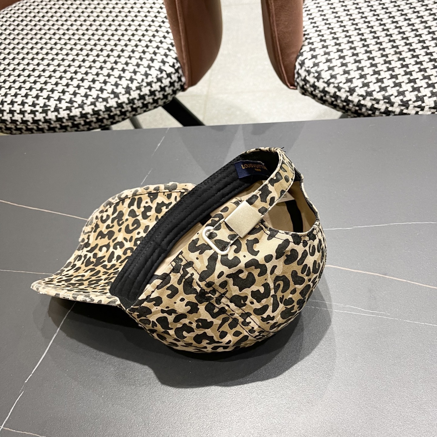  Lv路易威登豹纹鸭舌帽女士夏季2025新款破洞帽子复古大头国显脸小防晒棒球帽