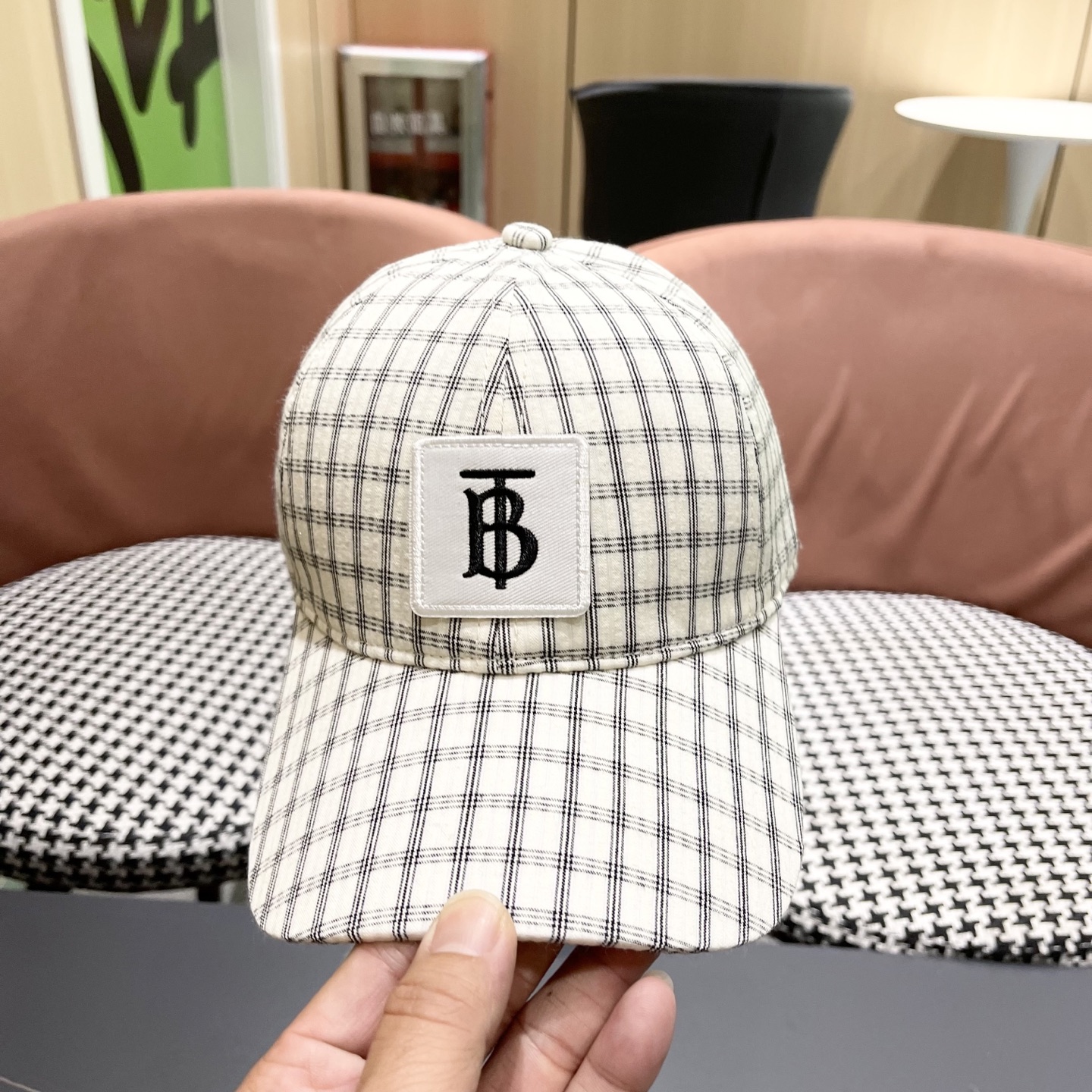  【巴宝莉BURBERRY】男女同款英伦风经典格子棒球帽
2025新款棉麻鸭舌帽遮阳透气品脸小