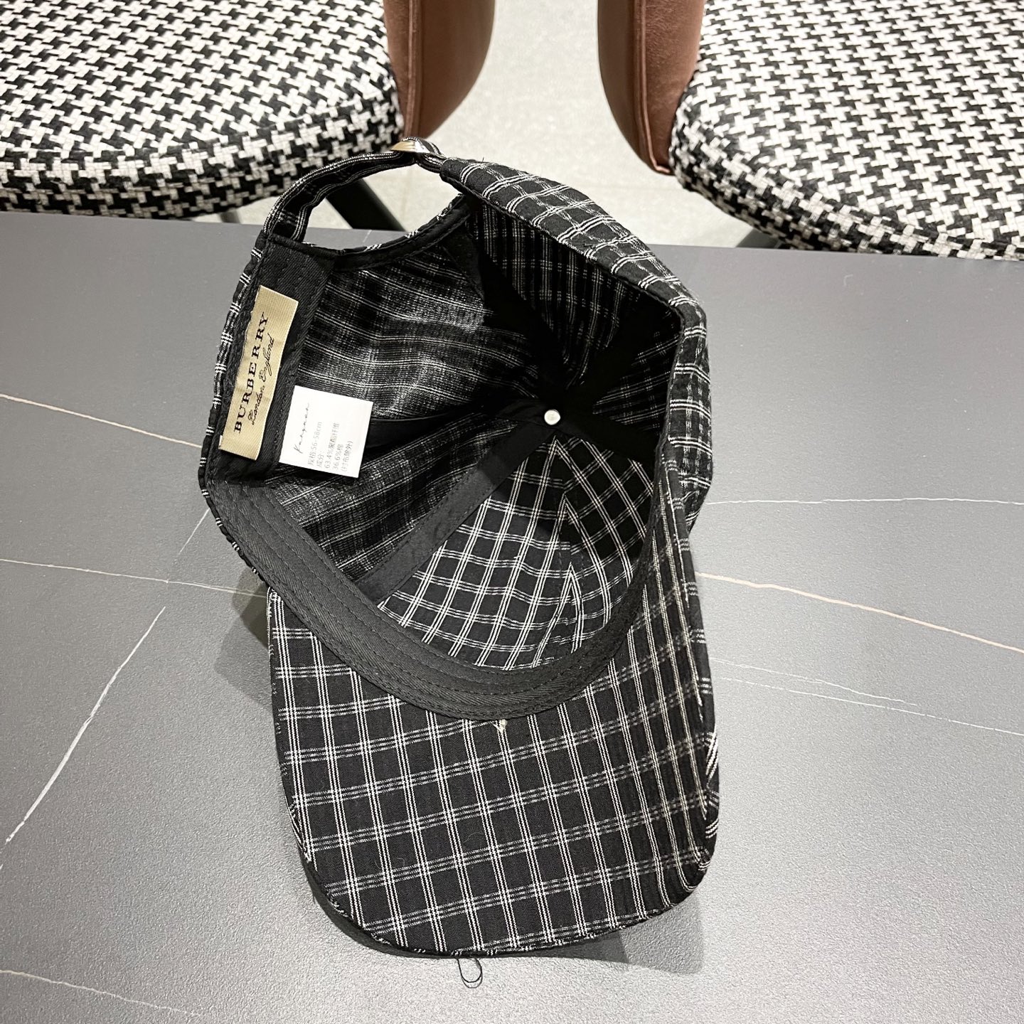  【巴宝莉BURBERRY】男女同款英伦风经典格子棒球帽
2025新款棉麻鸭舌帽遮阳透气品脸小