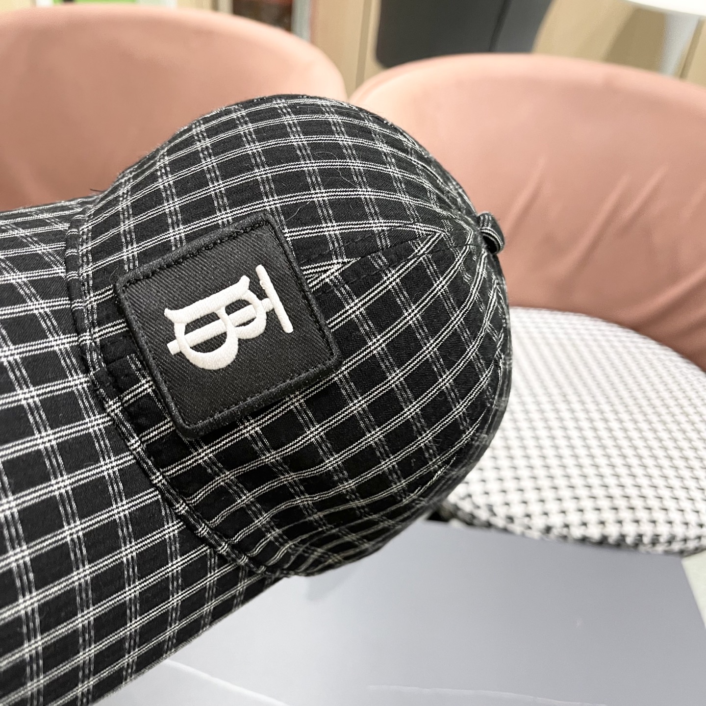  【巴宝莉BURBERRY】男女同款英伦风经典格子棒球帽
2025新款棉麻鸭舌帽遮阳透气品脸小